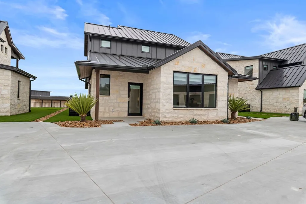 Single Family Residence For Sale in Erath County , 375 Emma Jean Trail, Iredell, Texas 76649, 3 Bedrooms, 4 Bathrooms, Garage spaces, 2,290 Sqft, built in 2026, New Construction - Incomplete, Price $1,675,000, mls#21146474, Real Estate Agent in Iredell, Homes For Sale in Erath county, Homes For Sale in Iredell, Realtor in Iredell Texas, Real Estate Brokerage Independent Realty Texas, Luminita Cordes Realtor