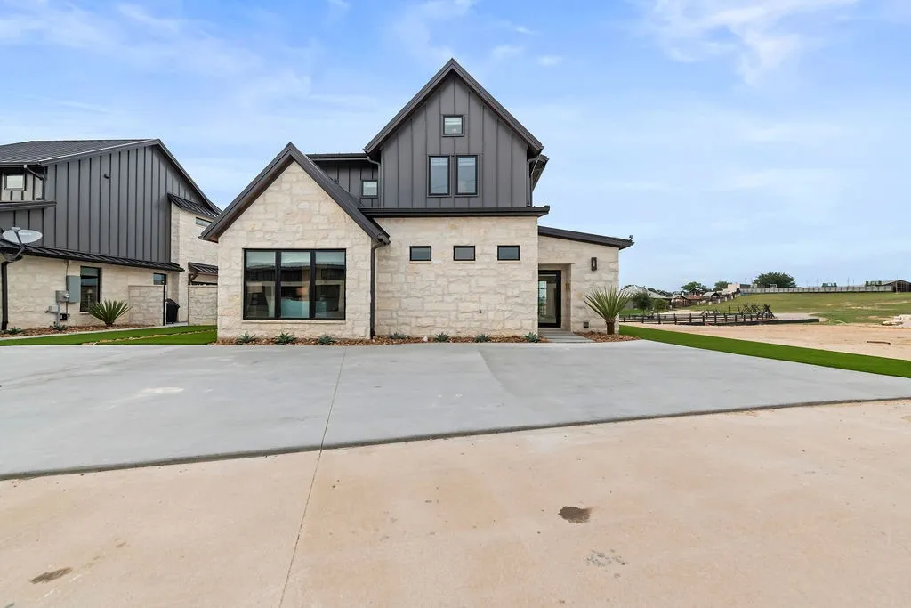 Single Family Residence For Sale in Erath County , 355 Emma Jean Trail, Iredell, Texas 76649, 4 Bedrooms, 4 Bathrooms, Garage spaces, 2,125 Sqft, built in 2026, New Construction - Incomplete, Price $1,675,000, mls#21146533, Real Estate Agent in Iredell, Homes For Sale in Erath county, Homes For Sale in Iredell, Realtor in Iredell Texas, Real Estate Brokerage Independent Realty Texas, Luminita Cordes Realtor
