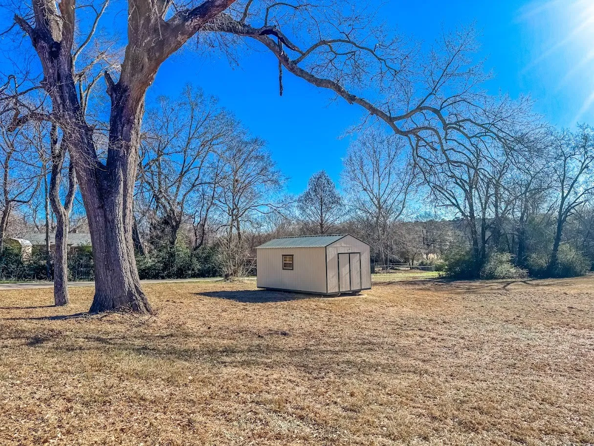 Single Family Residence For Sale in Anderson County , 2010 Salt Works Road, Palestine, Texas 75803, 3 Bedroom, 2 Bathroom, 1 Garage spaces, 1,296 Sqft, built in 2000, mls#21159108, Real Estate Agent in Palestine, Homes For Sale in Anderson county, Homes For Sale in Palestine, Realtor in Palestine Texas, Real Estate Brokerage Independent Realty Texas, Luminita Cordes Realtor