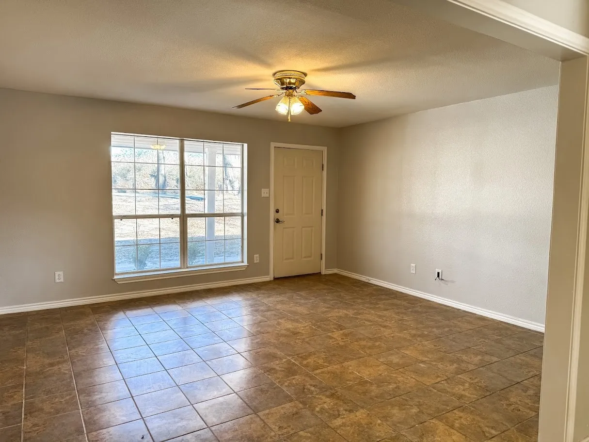 Single Family Residence For Sale in Anderson County , 2010 Salt Works Road, Palestine, Texas 75803, 3 Bedroom, 2 Bathroom, 1 Garage spaces, 1,296 Sqft, built in 2000, mls#21159108, Real Estate Agent in Palestine, Homes For Sale in Anderson county, Homes For Sale in Palestine, Realtor in Palestine Texas, Real Estate Brokerage Independent Realty Texas, Luminita Cordes Realtor