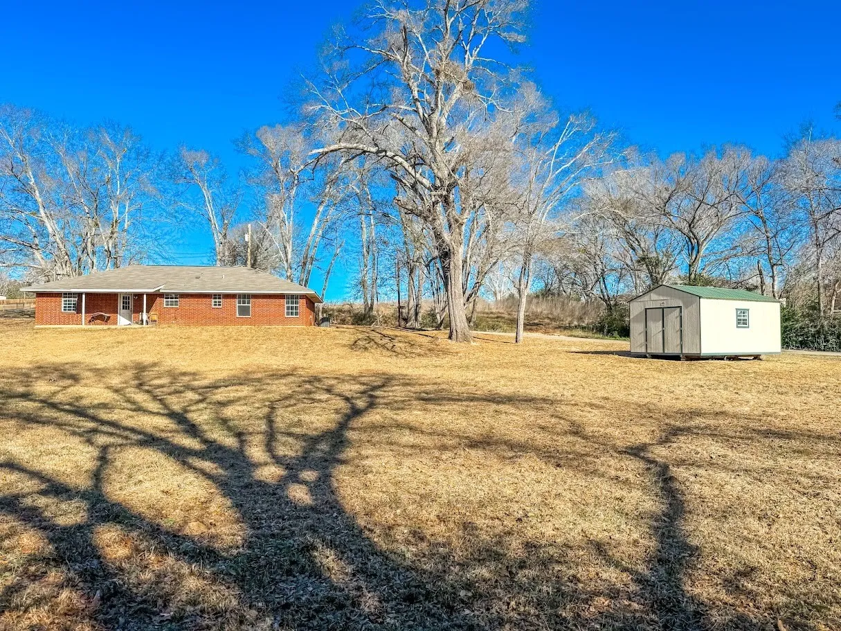 Single Family Residence For Sale in Anderson County , 2010 Salt Works Road, Palestine, Texas 75803, 3 Bedroom, 2 Bathroom, 1 Garage spaces, 1,296 Sqft, built in 2000, mls#21159108, Real Estate Agent in Palestine, Homes For Sale in Anderson county, Homes For Sale in Palestine, Realtor in Palestine Texas, Real Estate Brokerage Independent Realty Texas, Luminita Cordes Realtor