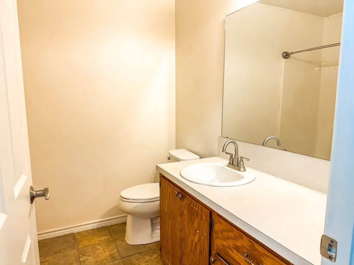 Single Family Residence For Sale in Anderson County , 2010 Salt Works Road, Palestine, Texas 75803, 3 Bedroom, 2 Bathroom, 1 Garage spaces, 1,296 Sqft, built in 2000, mls#21159108, Real Estate Agent in Palestine, Homes For Sale in Anderson county, Homes For Sale in Palestine, Realtor in Palestine Texas, Real Estate Brokerage Independent Realty Texas, Luminita Cordes Realtor