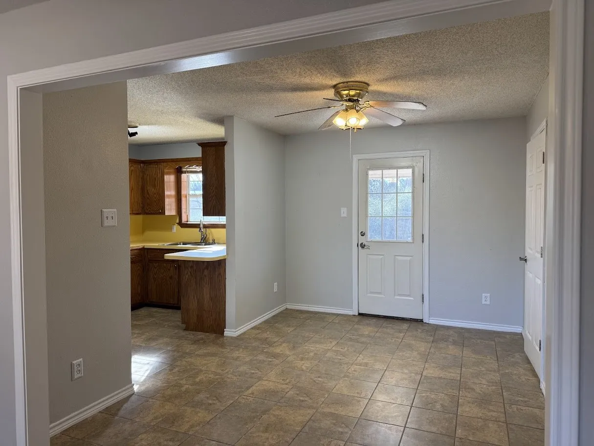 Single Family Residence For Sale in Anderson County , 2010 Salt Works Road, Palestine, Texas 75803, 3 Bedroom, 2 Bathroom, 1 Garage spaces, 1,296 Sqft, built in 2000, mls#21159108, Real Estate Agent in Palestine, Homes For Sale in Anderson county, Homes For Sale in Palestine, Realtor in Palestine Texas, Real Estate Brokerage Independent Realty Texas, Luminita Cordes Realtor