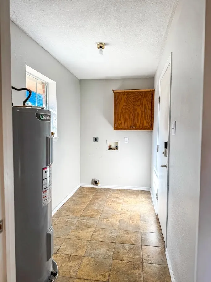 Single Family Residence For Sale in Anderson County , 2010 Salt Works Road, Palestine, Texas 75803, 3 Bedroom, 2 Bathroom, 1 Garage spaces, 1,296 Sqft, built in 2000, mls#21159108, Real Estate Agent in Palestine, Homes For Sale in Anderson county, Homes For Sale in Palestine, Realtor in Palestine Texas, Real Estate Brokerage Independent Realty Texas, Luminita Cordes Realtor