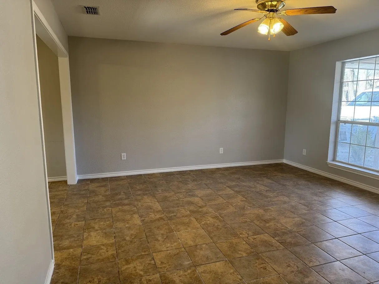 Single Family Residence For Sale in Anderson County , 2010 Salt Works Road, Palestine, Texas 75803, 3 Bedroom, 2 Bathroom, 1 Garage spaces, 1,296 Sqft, built in 2000, mls#21159108, Real Estate Agent in Palestine, Homes For Sale in Anderson county, Homes For Sale in Palestine, Realtor in Palestine Texas, Real Estate Brokerage Independent Realty Texas, Luminita Cordes Realtor