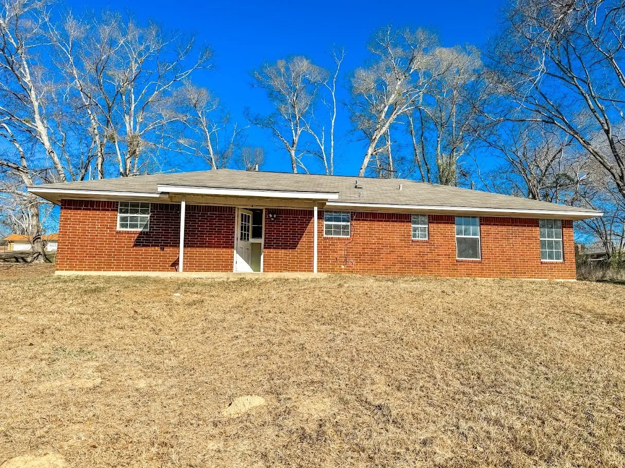 Single Family Residence For Sale in Anderson County , 2010 Salt Works Road, Palestine, Texas 75803, 3 Bedroom, 2 Bathroom, 1 Garage spaces, 1,296 Sqft, built in 2000, mls#21159108, Real Estate Agent in Palestine, Homes For Sale in Anderson county, Homes For Sale in Palestine, Realtor in Palestine Texas, Real Estate Brokerage Independent Realty Texas, Luminita Cordes Realtor