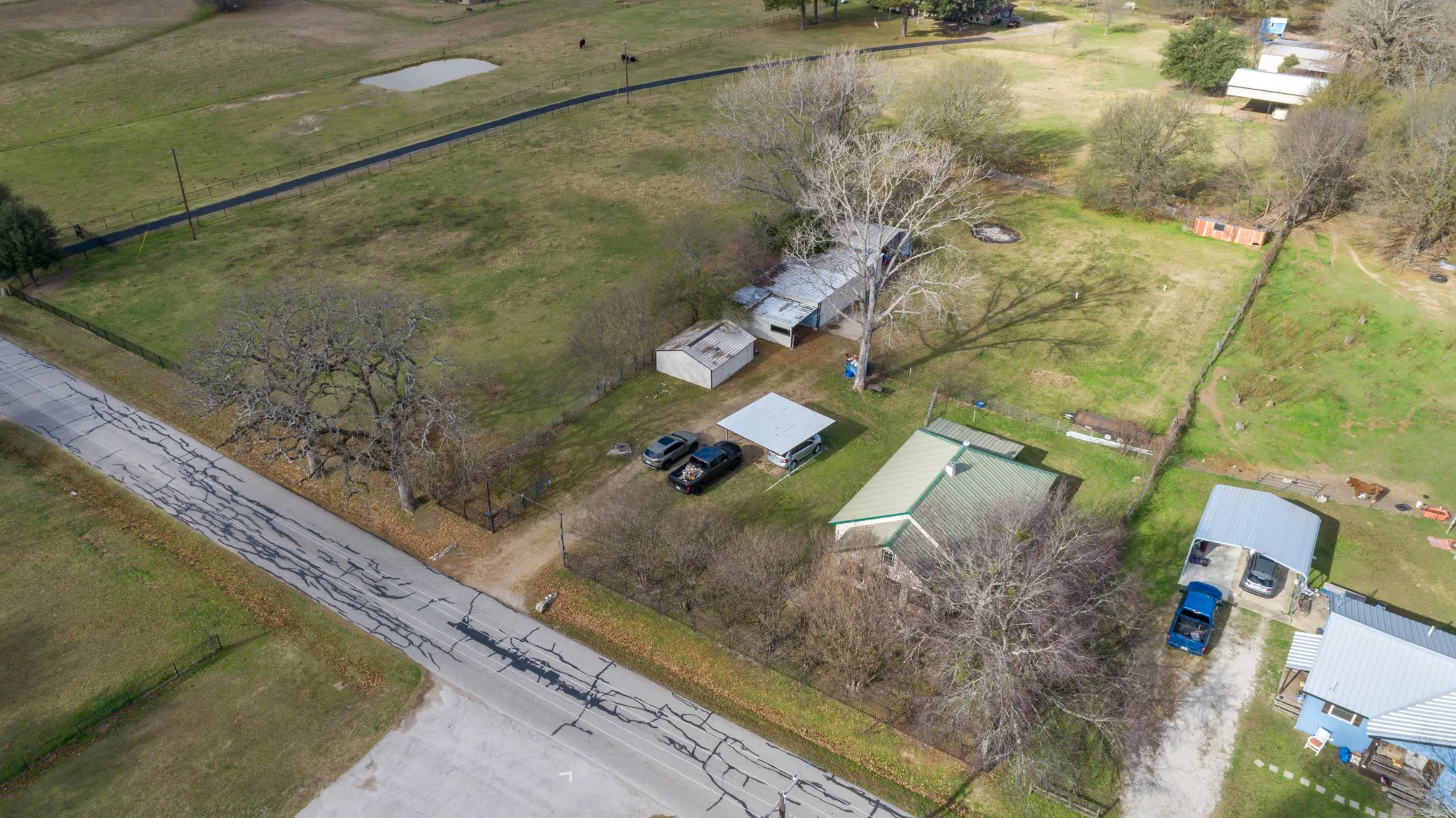 Single Family Residence For Sale in Kaufman County , 120 Davis Road, Combine, Texas 75159, 3 Bedroom, 1 Bathroom, 2 Garage spaces, 1,230 Sqft, built in 1936, mls#21157271, Real Estate Agent in Combine, Homes For Sale in Kaufman county, Homes For Sale in Combine, Realtor in Combine Texas, Real Estate Brokerage Independent Realty Texas, Luminita Cordes Realtor