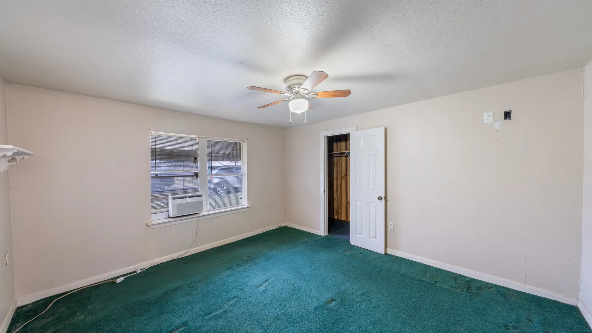 Single Family Residence For Sale in Kaufman County , 120 Davis Road, Combine, Texas 75159, 3 Bedroom, 1 Bathroom, 2 Garage spaces, 1,230 Sqft, built in 1936, mls#21157271, Real Estate Agent in Combine, Homes For Sale in Kaufman county, Homes For Sale in Combine, Realtor in Combine Texas, Real Estate Brokerage Independent Realty Texas, Luminita Cordes Realtor