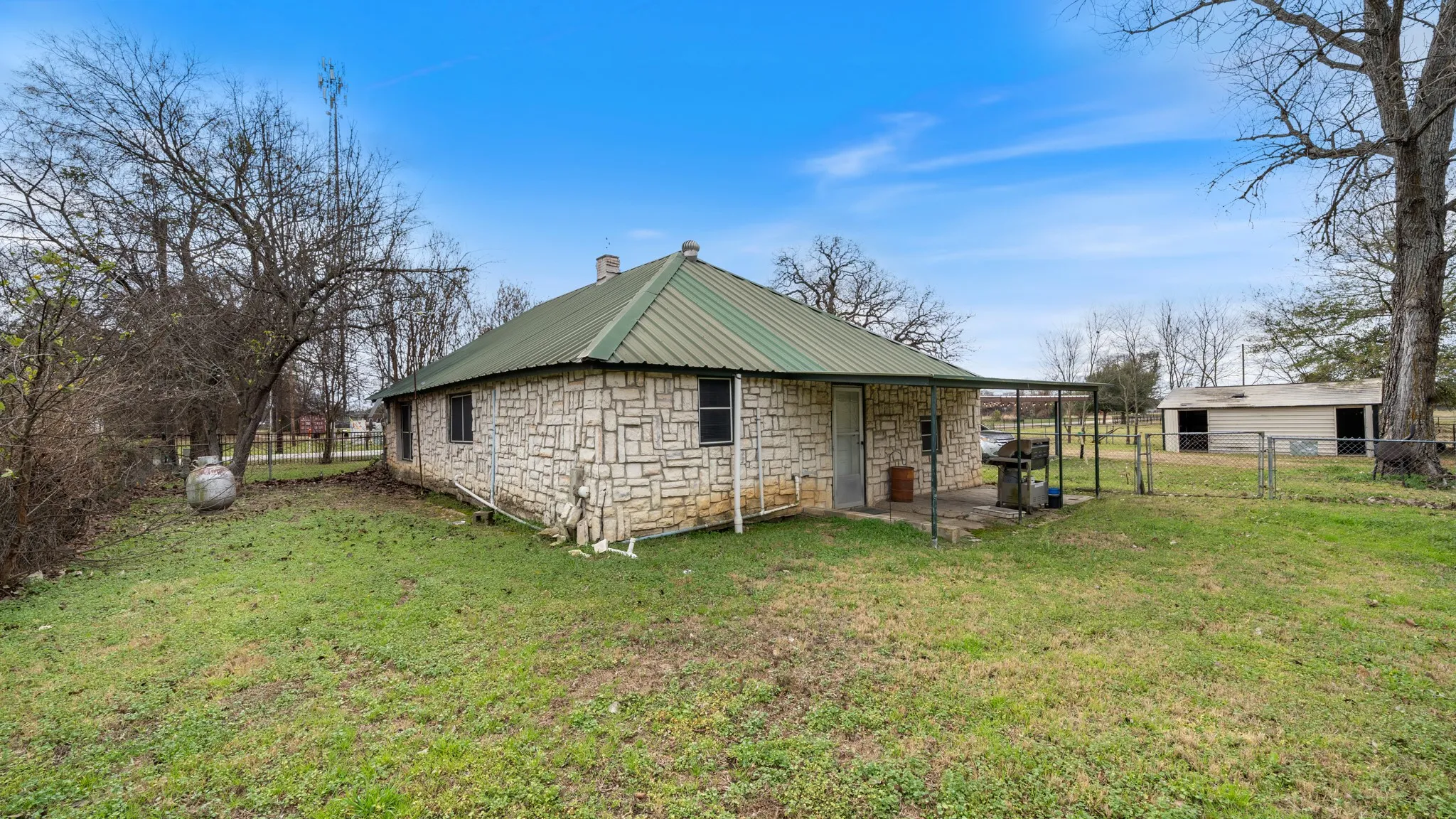 Single Family Residence For Sale in Kaufman County , 120 Davis Road, Combine, Texas 75159, 3 Bedroom, 1 Bathroom, 2 Garage spaces, 1,230 Sqft, built in 1936, mls#21157271, Real Estate Agent in Combine, Homes For Sale in Kaufman county, Homes For Sale in Combine, Realtor in Combine Texas, Real Estate Brokerage Independent Realty Texas, Luminita Cordes Realtor
