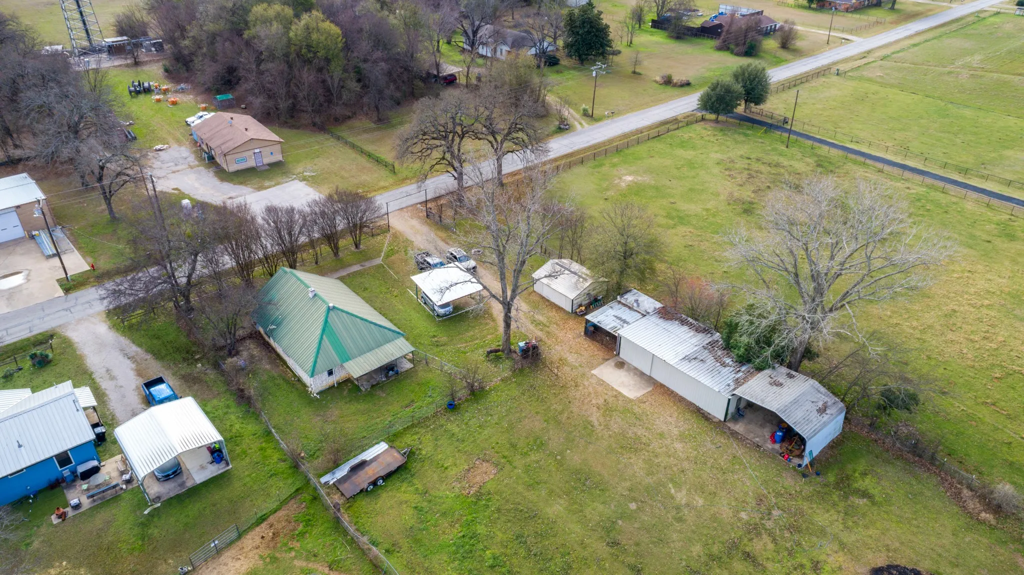 Single Family Residence For Sale in Kaufman County , 120 Davis Road, Combine, Texas 75159, 3 Bedroom, 1 Bathroom, 2 Garage spaces, 1,230 Sqft, built in 1936, mls#21157271, Real Estate Agent in Combine, Homes For Sale in Kaufman county, Homes For Sale in Combine, Realtor in Combine Texas, Real Estate Brokerage Independent Realty Texas, Luminita Cordes Realtor