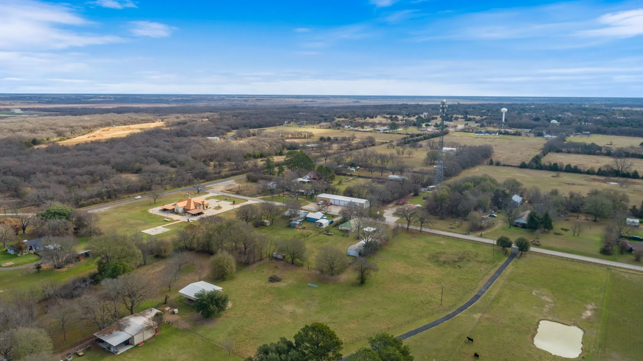 Single Family Residence For Sale in Kaufman County , 120 Davis Road, Combine, Texas 75159, 3 Bedroom, 1 Bathroom, 2 Garage spaces, 1,230 Sqft, built in 1936, mls#21157271, Real Estate Agent in Combine, Homes For Sale in Kaufman county, Homes For Sale in Combine, Realtor in Combine Texas, Real Estate Brokerage Independent Realty Texas, Luminita Cordes Realtor
