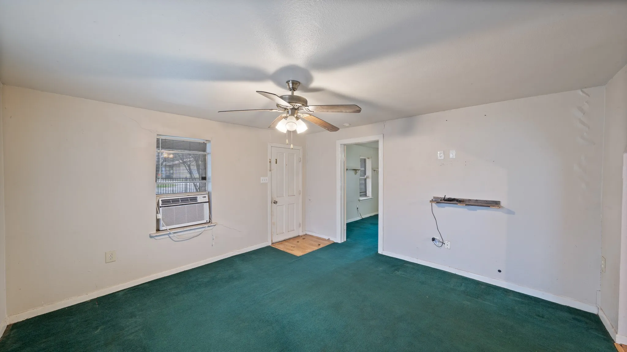 Single Family Residence For Sale in Kaufman County , 120 Davis Road, Combine, Texas 75159, 3 Bedroom, 1 Bathroom, 2 Garage spaces, 1,230 Sqft, built in 1936, mls#21157271, Real Estate Agent in Combine, Homes For Sale in Kaufman county, Homes For Sale in Combine, Realtor in Combine Texas, Real Estate Brokerage Independent Realty Texas, Luminita Cordes Realtor