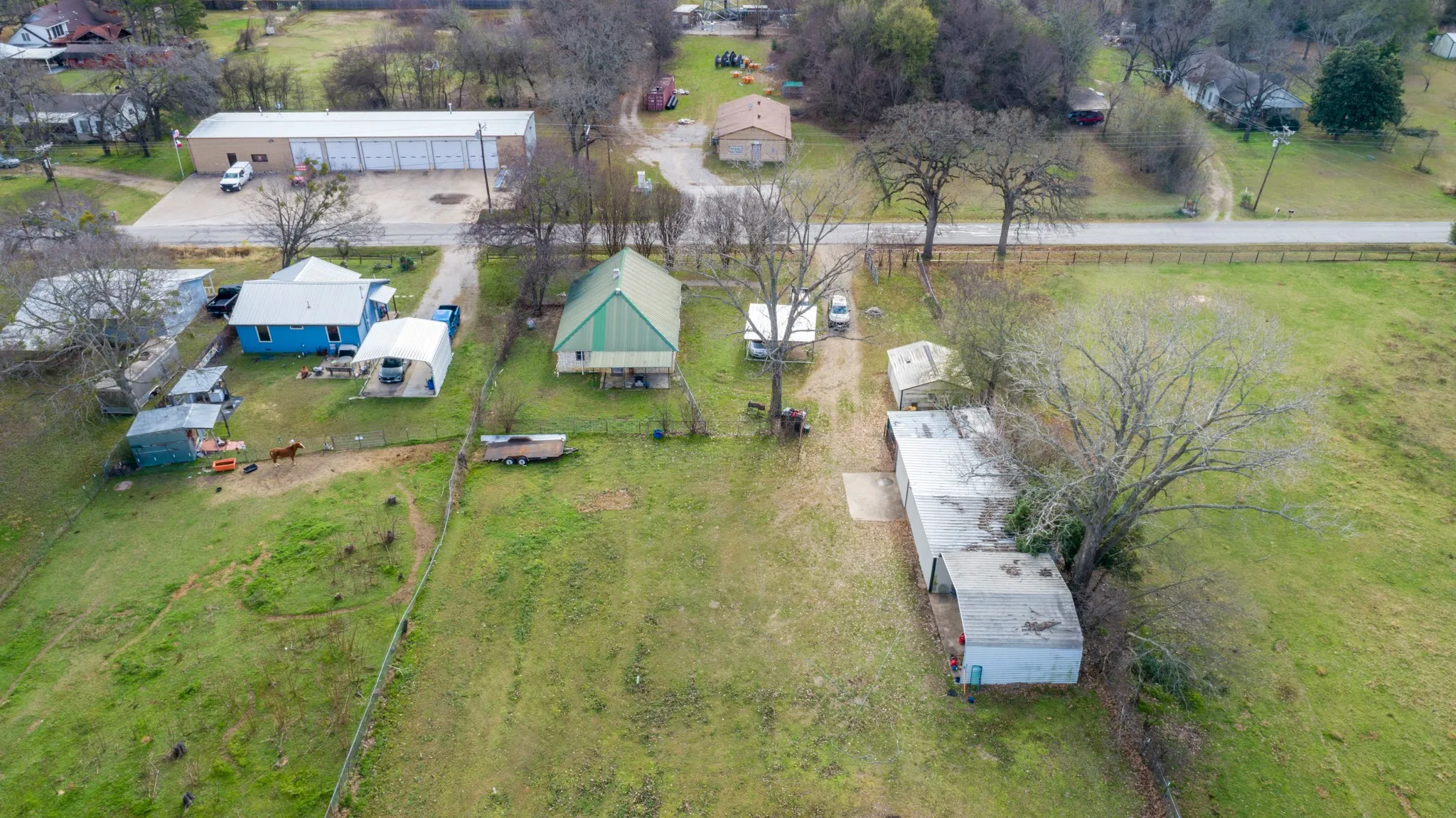 Single Family Residence For Sale in Kaufman County , 120 Davis Road, Combine, Texas 75159, 3 Bedroom, 1 Bathroom, 2 Garage spaces, 1,230 Sqft, built in 1936, mls#21157271, Real Estate Agent in Combine, Homes For Sale in Kaufman county, Homes For Sale in Combine, Realtor in Combine Texas, Real Estate Brokerage Independent Realty Texas, Luminita Cordes Realtor
