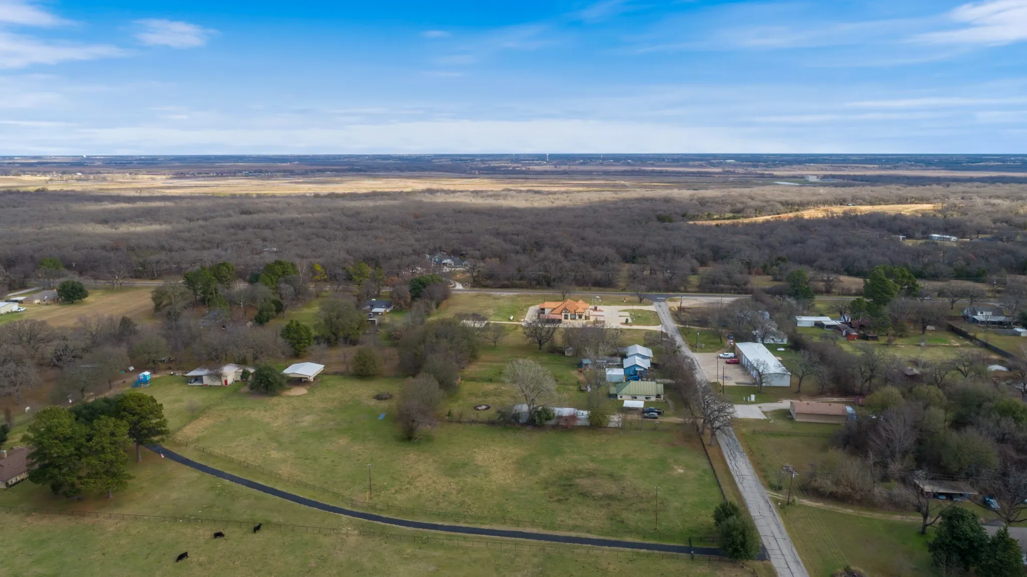 Single Family Residence For Sale in Kaufman County , 120 Davis Road, Combine, Texas 75159, 3 Bedroom, 1 Bathroom, 2 Garage spaces, 1,230 Sqft, built in 1936, mls#21157271, Real Estate Agent in Combine, Homes For Sale in Kaufman county, Homes For Sale in Combine, Realtor in Combine Texas, Real Estate Brokerage Independent Realty Texas, Luminita Cordes Realtor