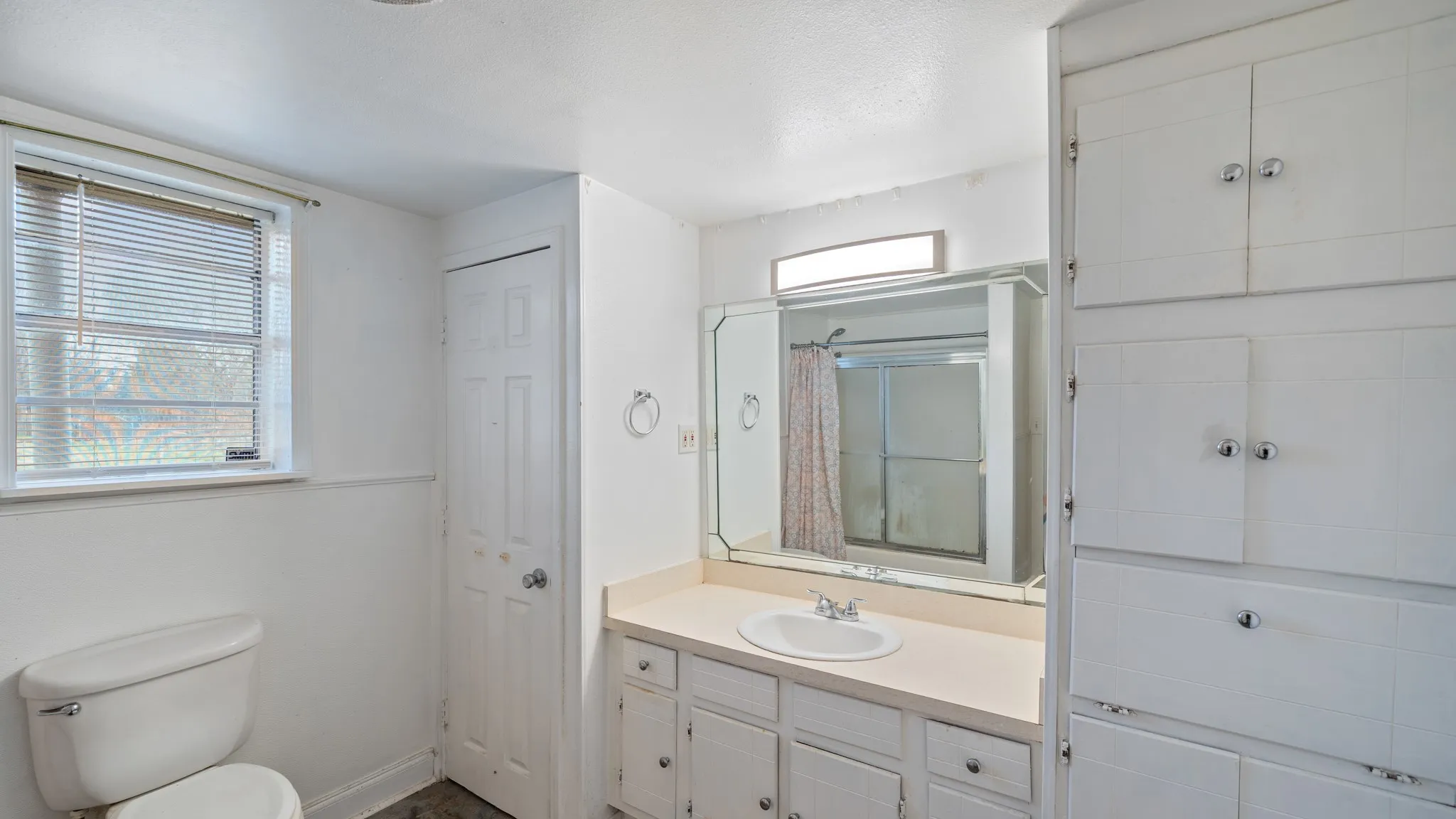 Single Family Residence For Sale in Kaufman County , 120 Davis Road, Combine, Texas 75159, 3 Bedroom, 1 Bathroom, 2 Garage spaces, 1,230 Sqft, built in 1936, mls#21157271, Real Estate Agent in Combine, Homes For Sale in Kaufman county, Homes For Sale in Combine, Realtor in Combine Texas, Real Estate Brokerage Independent Realty Texas, Luminita Cordes Realtor