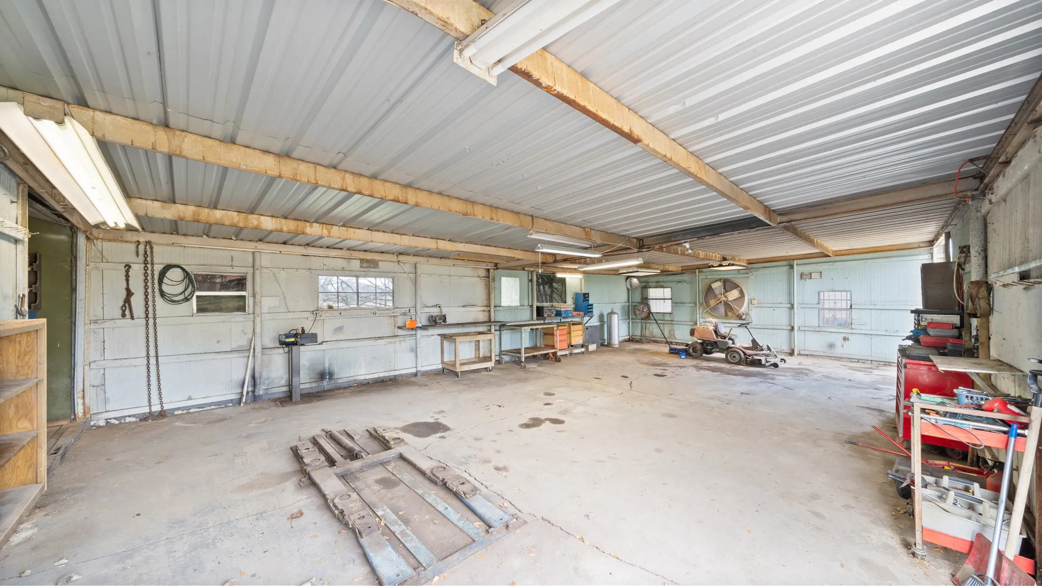 Single Family Residence For Sale in Kaufman County , 120 Davis Road, Combine, Texas 75159, 3 Bedroom, 1 Bathroom, 2 Garage spaces, 1,230 Sqft, built in 1936, mls#21157271, Real Estate Agent in Combine, Homes For Sale in Kaufman county, Homes For Sale in Combine, Realtor in Combine Texas, Real Estate Brokerage Independent Realty Texas, Luminita Cordes Realtor