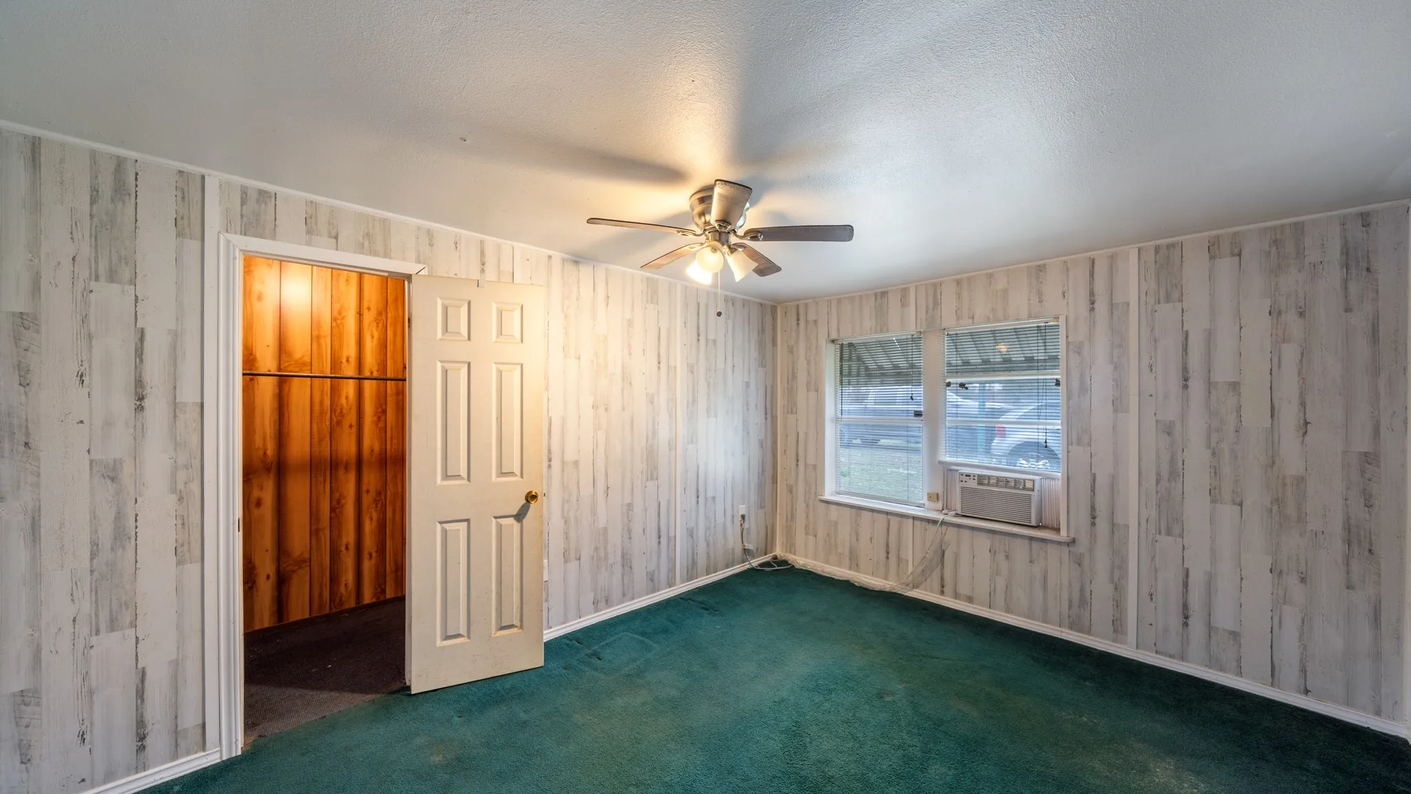 Single Family Residence For Sale in Kaufman County , 120 Davis Road, Combine, Texas 75159, 3 Bedroom, 1 Bathroom, 2 Garage spaces, 1,230 Sqft, built in 1936, mls#21157271, Real Estate Agent in Combine, Homes For Sale in Kaufman county, Homes For Sale in Combine, Realtor in Combine Texas, Real Estate Brokerage Independent Realty Texas, Luminita Cordes Realtor