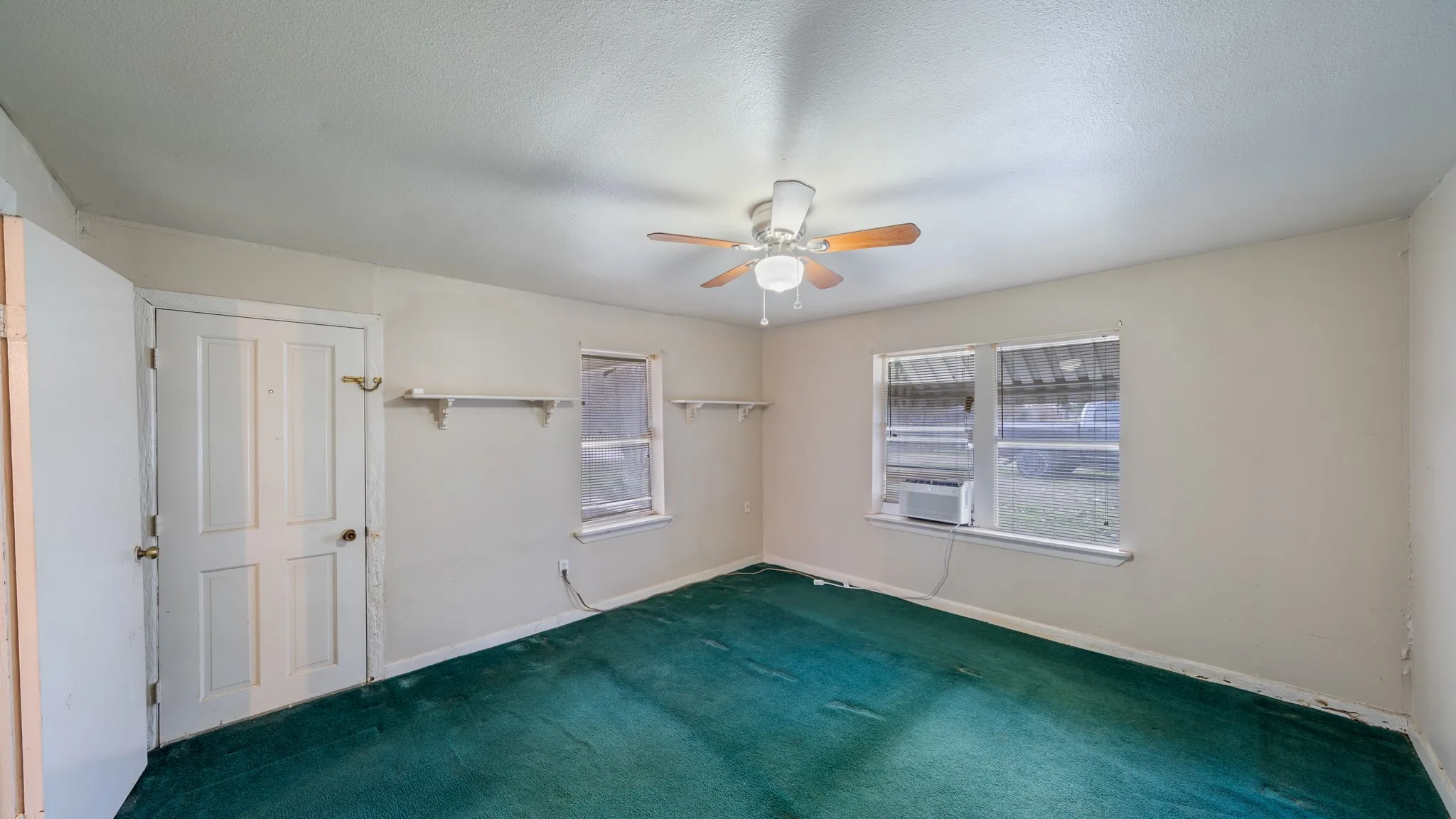 Single Family Residence For Sale in Kaufman County , 120 Davis Road, Combine, Texas 75159, 3 Bedroom, 1 Bathroom, 2 Garage spaces, 1,230 Sqft, built in 1936, mls#21157271, Real Estate Agent in Combine, Homes For Sale in Kaufman county, Homes For Sale in Combine, Realtor in Combine Texas, Real Estate Brokerage Independent Realty Texas, Luminita Cordes Realtor