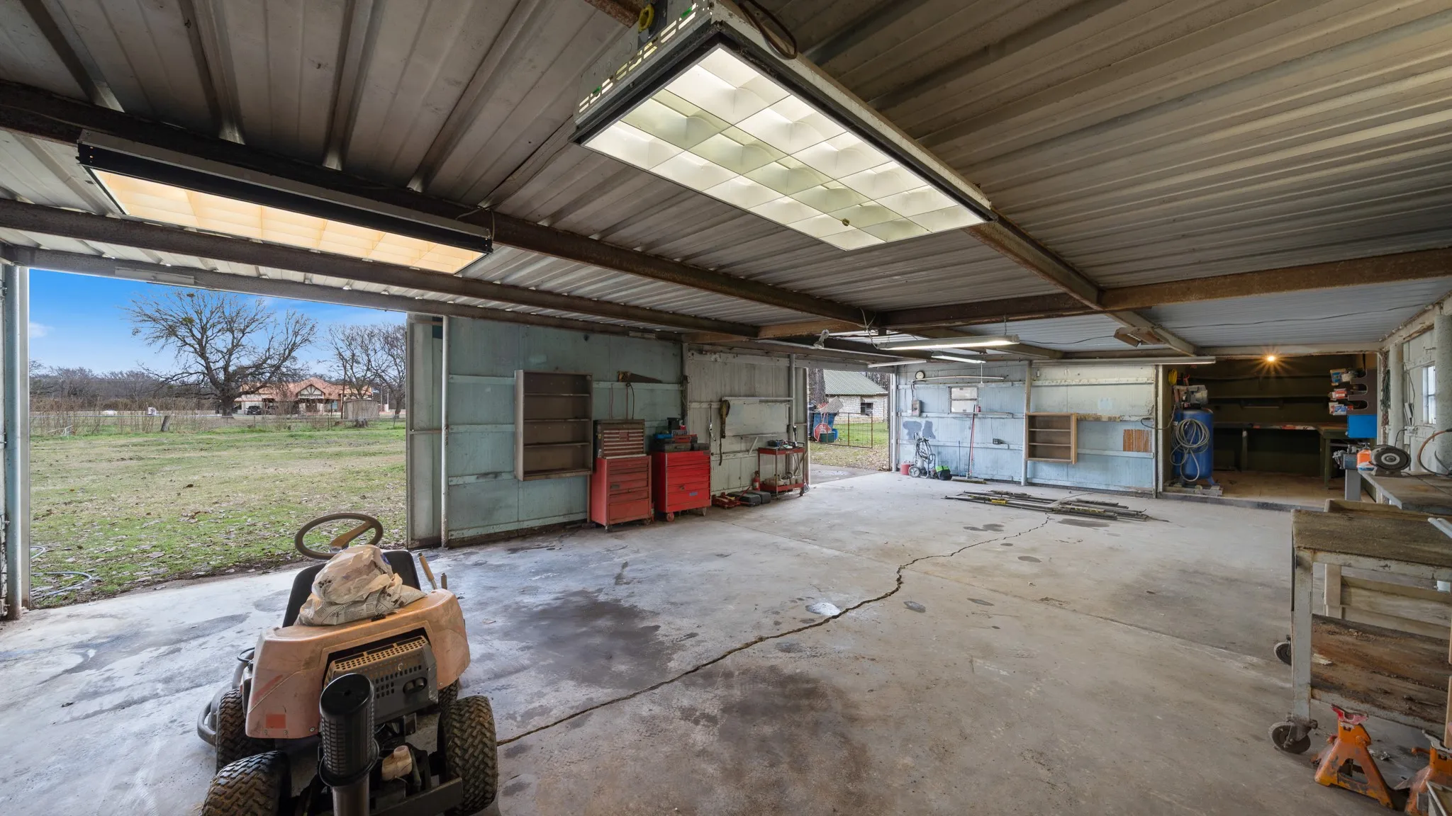 Single Family Residence For Sale in Kaufman County , 120 Davis Road, Combine, Texas 75159, 3 Bedroom, 1 Bathroom, 2 Garage spaces, 1,230 Sqft, built in 1936, mls#21157271, Real Estate Agent in Combine, Homes For Sale in Kaufman county, Homes For Sale in Combine, Realtor in Combine Texas, Real Estate Brokerage Independent Realty Texas, Luminita Cordes Realtor
