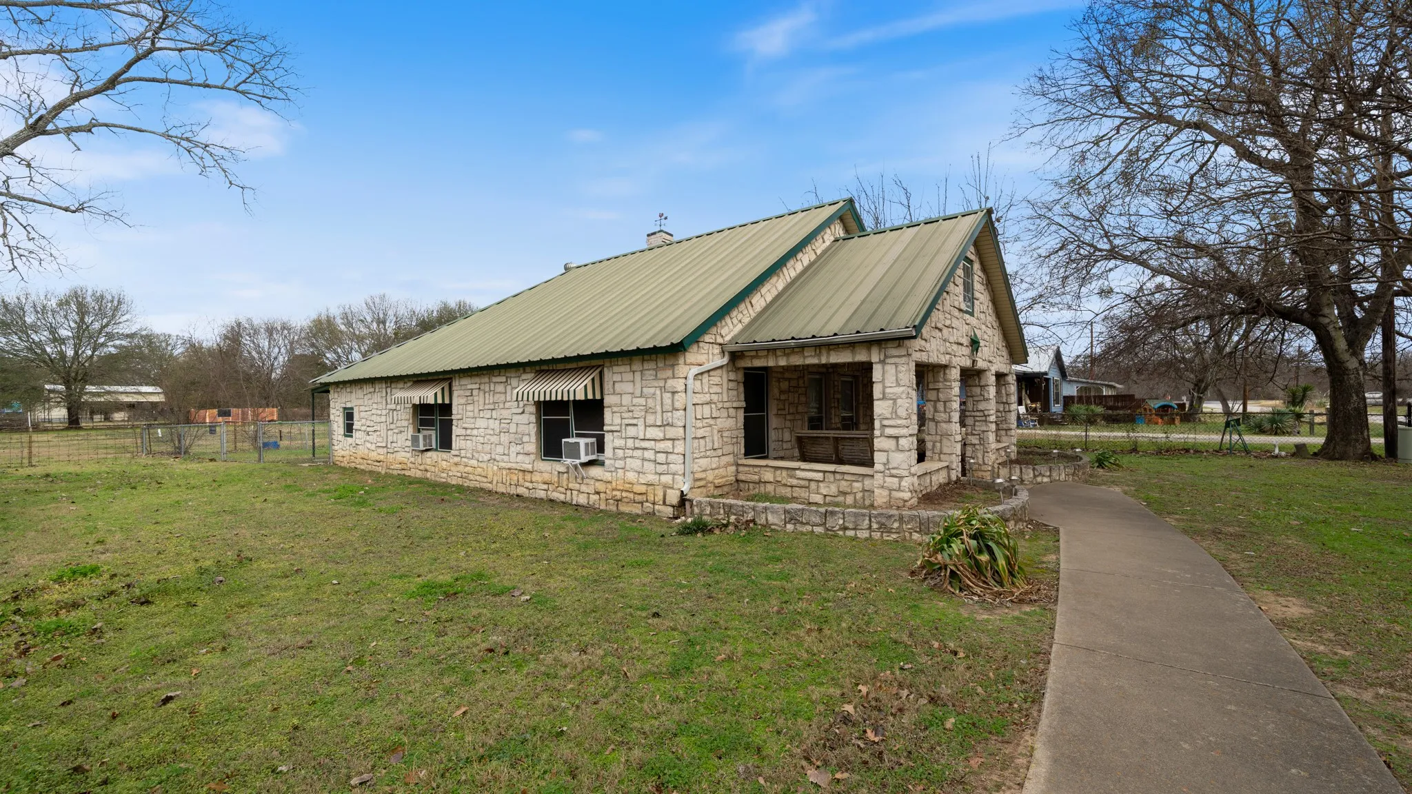 Single Family Residence For Sale in Kaufman County , 120 Davis Road, Combine, Texas 75159, 3 Bedroom, 1 Bathroom, 2 Garage spaces, 1,230 Sqft, built in 1936, mls#21157271, Real Estate Agent in Combine, Homes For Sale in Kaufman county, Homes For Sale in Combine, Realtor in Combine Texas, Real Estate Brokerage Independent Realty Texas, Luminita Cordes Realtor