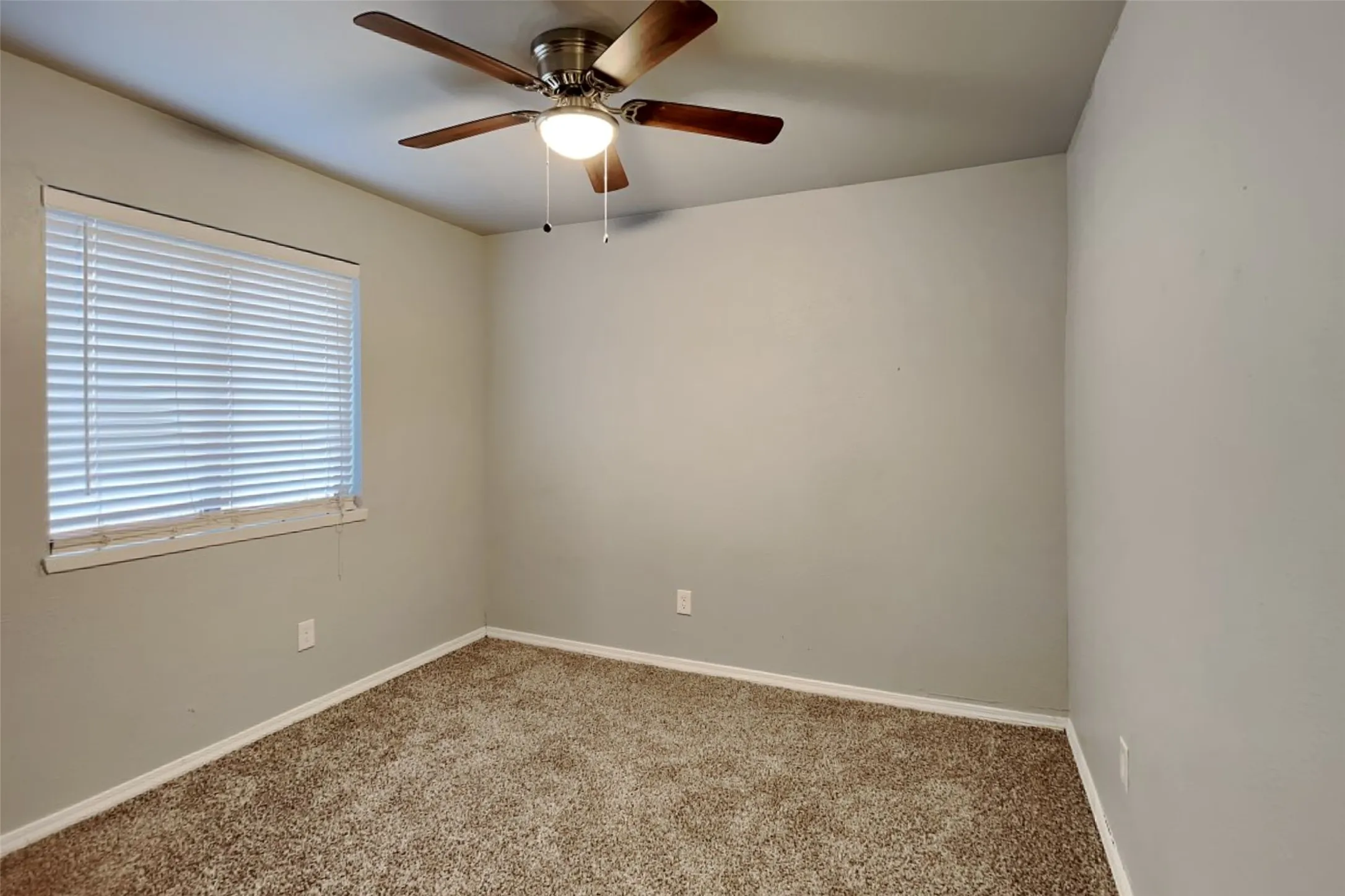 Single Family Residence For Sale in Denton County , 1711 Chesterfield Drive, Carrollton, Texas 75007, 4 Bedroom, 2 Bathroom, 2 Garage spaces, 2,069 Sqft, built in 1977, Preowned, mls#21159220, Real Estate Agent in Carrollton, Homes For Sale in Denton county, Homes For Sale in Carrollton, Realtor in Carrollton Texas, Real Estate Brokerage Independent Realty Texas, Luminita Cordes Realtor