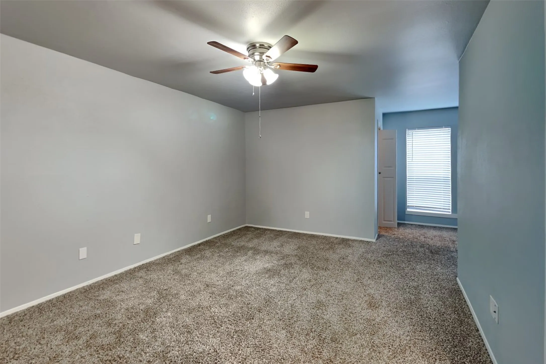 Single Family Residence For Sale in Denton County , 1711 Chesterfield Drive, Carrollton, Texas 75007, 4 Bedroom, 2 Bathroom, 2 Garage spaces, 2,069 Sqft, built in 1977, Preowned, mls#21159220, Real Estate Agent in Carrollton, Homes For Sale in Denton county, Homes For Sale in Carrollton, Realtor in Carrollton Texas, Real Estate Brokerage Independent Realty Texas, Luminita Cordes Realtor