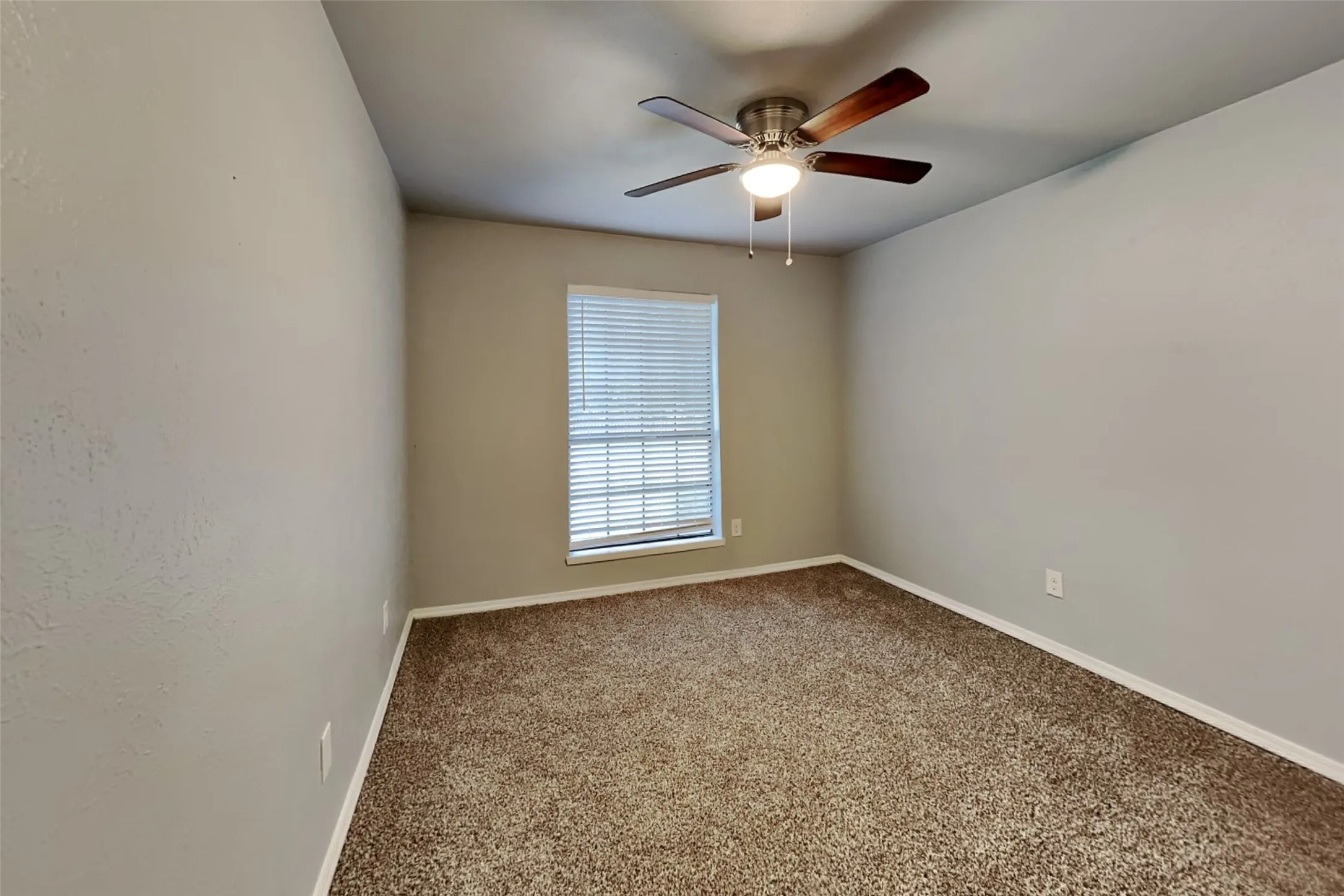 Single Family Residence For Sale in Denton County , 1711 Chesterfield Drive, Carrollton, Texas 75007, 4 Bedroom, 2 Bathroom, 2 Garage spaces, 2,069 Sqft, built in 1977, Preowned, mls#21159220, Real Estate Agent in Carrollton, Homes For Sale in Denton county, Homes For Sale in Carrollton, Realtor in Carrollton Texas, Real Estate Brokerage Independent Realty Texas, Luminita Cordes Realtor