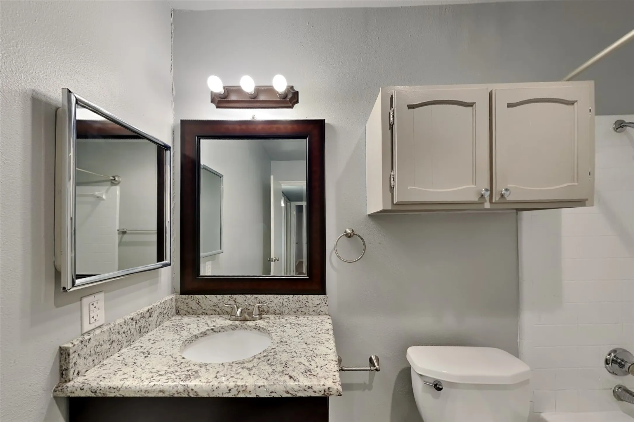 Single Family Residence For Sale in Denton County , 1711 Chesterfield Drive, Carrollton, Texas 75007, 4 Bedroom, 2 Bathroom, 2 Garage spaces, 2,069 Sqft, built in 1977, Preowned, mls#21159220, Real Estate Agent in Carrollton, Homes For Sale in Denton county, Homes For Sale in Carrollton, Realtor in Carrollton Texas, Real Estate Brokerage Independent Realty Texas, Luminita Cordes Realtor
