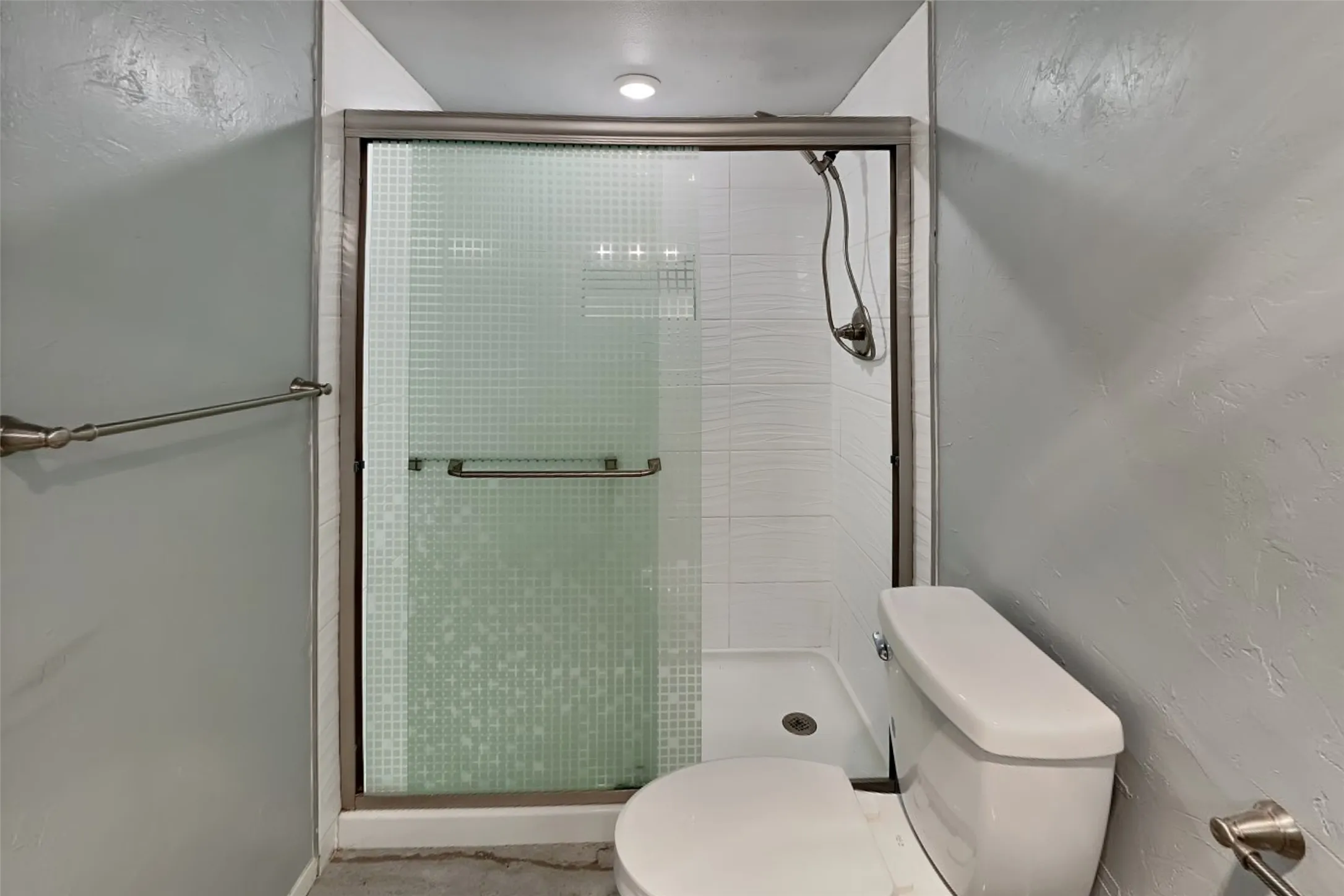 Single Family Residence For Sale in Denton County , 1711 Chesterfield Drive, Carrollton, Texas 75007, 4 Bedroom, 2 Bathroom, 2 Garage spaces, 2,069 Sqft, built in 1977, Preowned, mls#21159220, Real Estate Agent in Carrollton, Homes For Sale in Denton county, Homes For Sale in Carrollton, Realtor in Carrollton Texas, Real Estate Brokerage Independent Realty Texas, Luminita Cordes Realtor