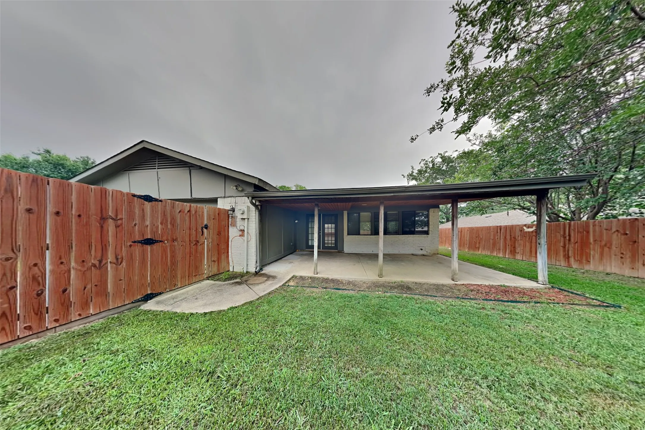 Single Family Residence For Sale in Denton County , 1711 Chesterfield Drive, Carrollton, Texas 75007, 4 Bedroom, 2 Bathroom, 2 Garage spaces, 2,069 Sqft, built in 1977, Preowned, mls#21159220, Real Estate Agent in Carrollton, Homes For Sale in Denton county, Homes For Sale in Carrollton, Realtor in Carrollton Texas, Real Estate Brokerage Independent Realty Texas, Luminita Cordes Realtor