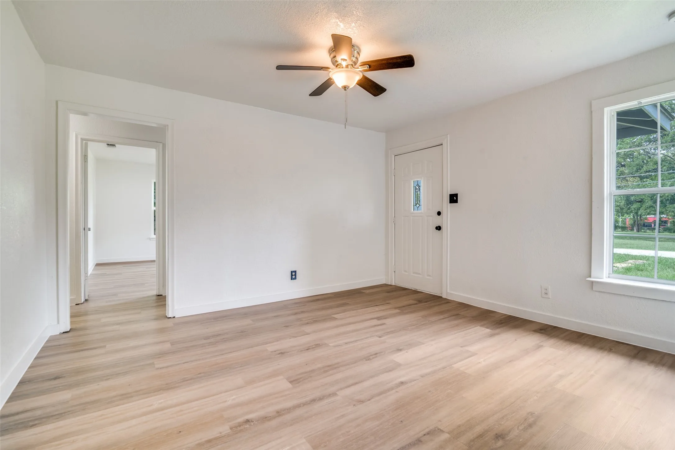 Single Family Residence For Sale in Hunt County , 109 Church Street, Quinlan, Texas 75474, 3 Bedroom, 1 Bathroom, 1 Garage spaces, 1,184 Sqft, built in 1956, Preowned, mls#21159336, Real Estate Agent in Quinlan, Homes For Sale in Hunt county, Homes For Sale in Quinlan, Realtor in Quinlan Texas, Real Estate Brokerage Independent Realty Texas, Luminita Cordes Realtor