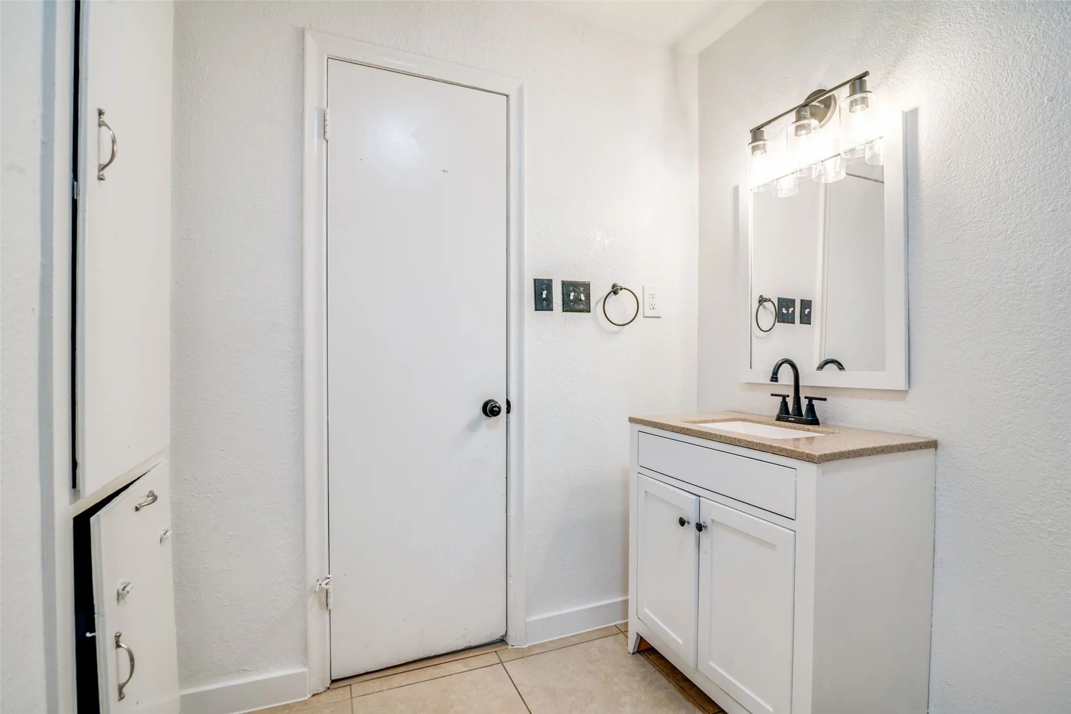 Single Family Residence For Sale in Hunt County , 109 Church Street, Quinlan, Texas 75474, 3 Bedroom, 1 Bathroom, 1 Garage spaces, 1,184 Sqft, built in 1956, Preowned, mls#21159336, Real Estate Agent in Quinlan, Homes For Sale in Hunt county, Homes For Sale in Quinlan, Realtor in Quinlan Texas, Real Estate Brokerage Independent Realty Texas, Luminita Cordes Realtor