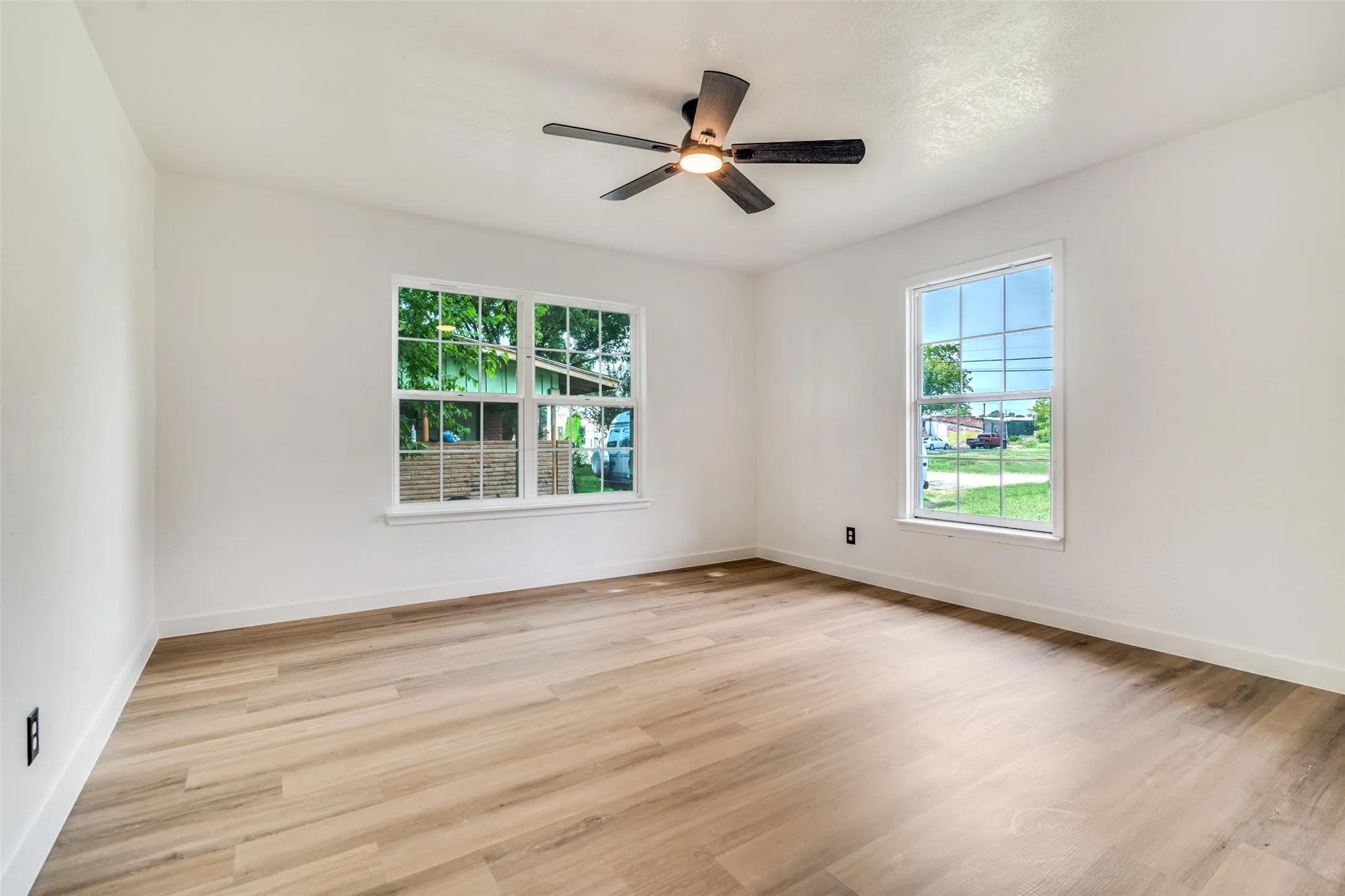 Single Family Residence For Sale in Hunt County , 109 Church Street, Quinlan, Texas 75474, 3 Bedroom, 1 Bathroom, 1 Garage spaces, 1,184 Sqft, built in 1956, Preowned, mls#21159336, Real Estate Agent in Quinlan, Homes For Sale in Hunt county, Homes For Sale in Quinlan, Realtor in Quinlan Texas, Real Estate Brokerage Independent Realty Texas, Luminita Cordes Realtor