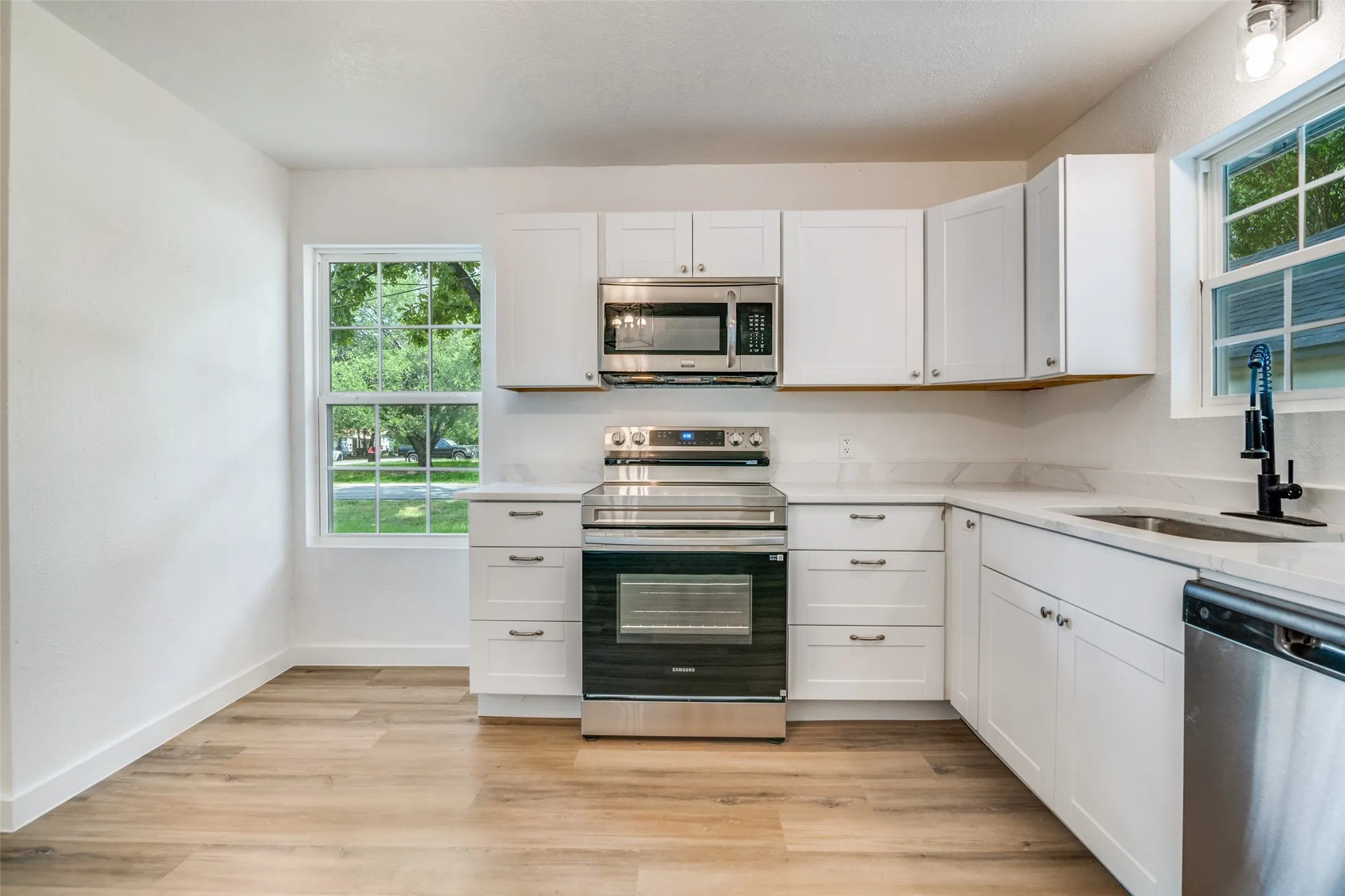 Single Family Residence For Sale in Hunt County , 109 Church Street, Quinlan, Texas 75474, 3 Bedroom, 1 Bathroom, 1 Garage spaces, 1,184 Sqft, built in 1956, Preowned, mls#21159336, Real Estate Agent in Quinlan, Homes For Sale in Hunt county, Homes For Sale in Quinlan, Realtor in Quinlan Texas, Real Estate Brokerage Independent Realty Texas, Luminita Cordes Realtor