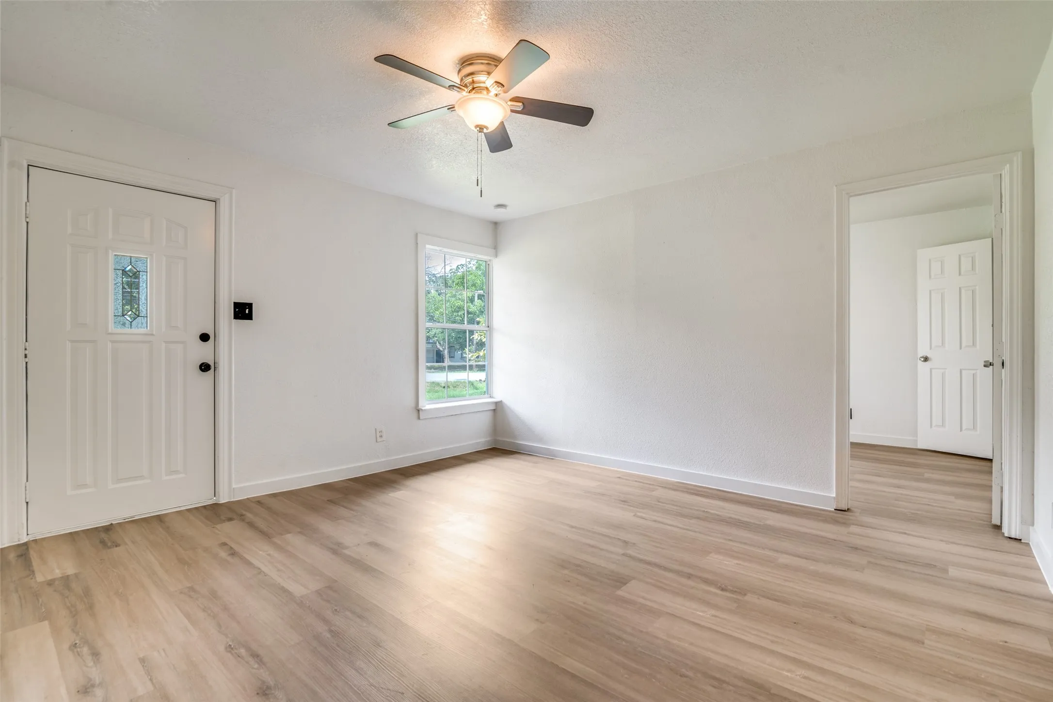 Single Family Residence For Sale in Hunt County , 109 Church Street, Quinlan, Texas 75474, 3 Bedroom, 1 Bathroom, 1 Garage spaces, 1,184 Sqft, built in 1956, Preowned, mls#21159336, Real Estate Agent in Quinlan, Homes For Sale in Hunt county, Homes For Sale in Quinlan, Realtor in Quinlan Texas, Real Estate Brokerage Independent Realty Texas, Luminita Cordes Realtor