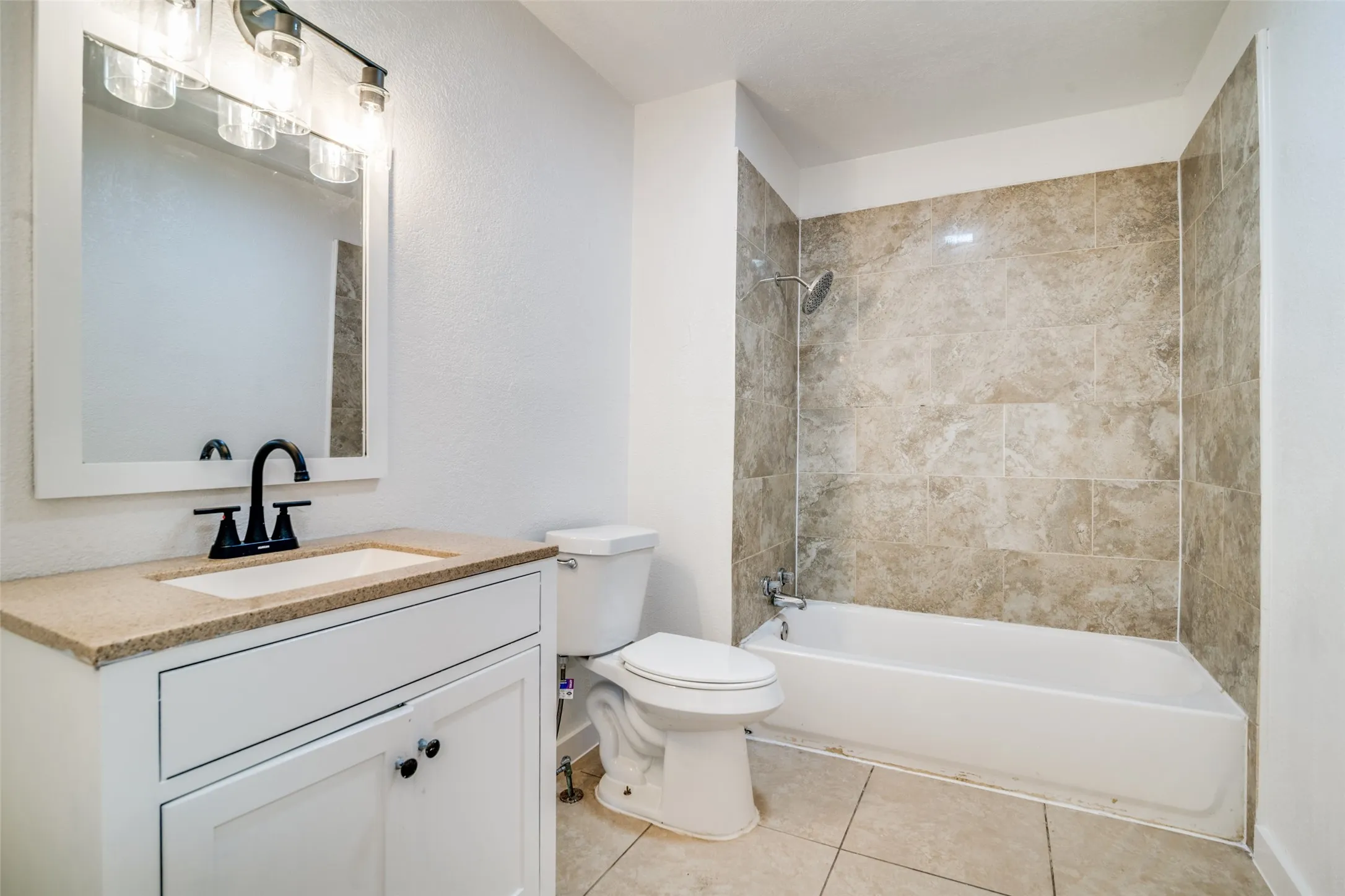 Single Family Residence For Sale in Hunt County , 109 Church Street, Quinlan, Texas 75474, 3 Bedroom, 1 Bathroom, 1 Garage spaces, 1,184 Sqft, built in 1956, Preowned, mls#21159336, Real Estate Agent in Quinlan, Homes For Sale in Hunt county, Homes For Sale in Quinlan, Realtor in Quinlan Texas, Real Estate Brokerage Independent Realty Texas, Luminita Cordes Realtor