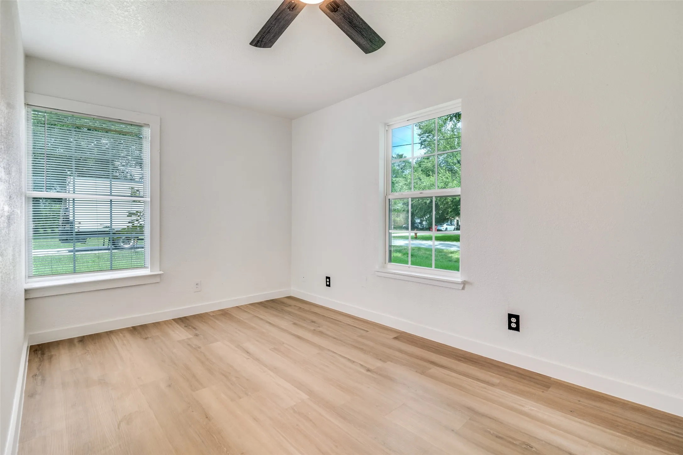 Single Family Residence For Sale in Hunt County , 109 Church Street, Quinlan, Texas 75474, 3 Bedroom, 1 Bathroom, 1 Garage spaces, 1,184 Sqft, built in 1956, Preowned, mls#21159336, Real Estate Agent in Quinlan, Homes For Sale in Hunt county, Homes For Sale in Quinlan, Realtor in Quinlan Texas, Real Estate Brokerage Independent Realty Texas, Luminita Cordes Realtor