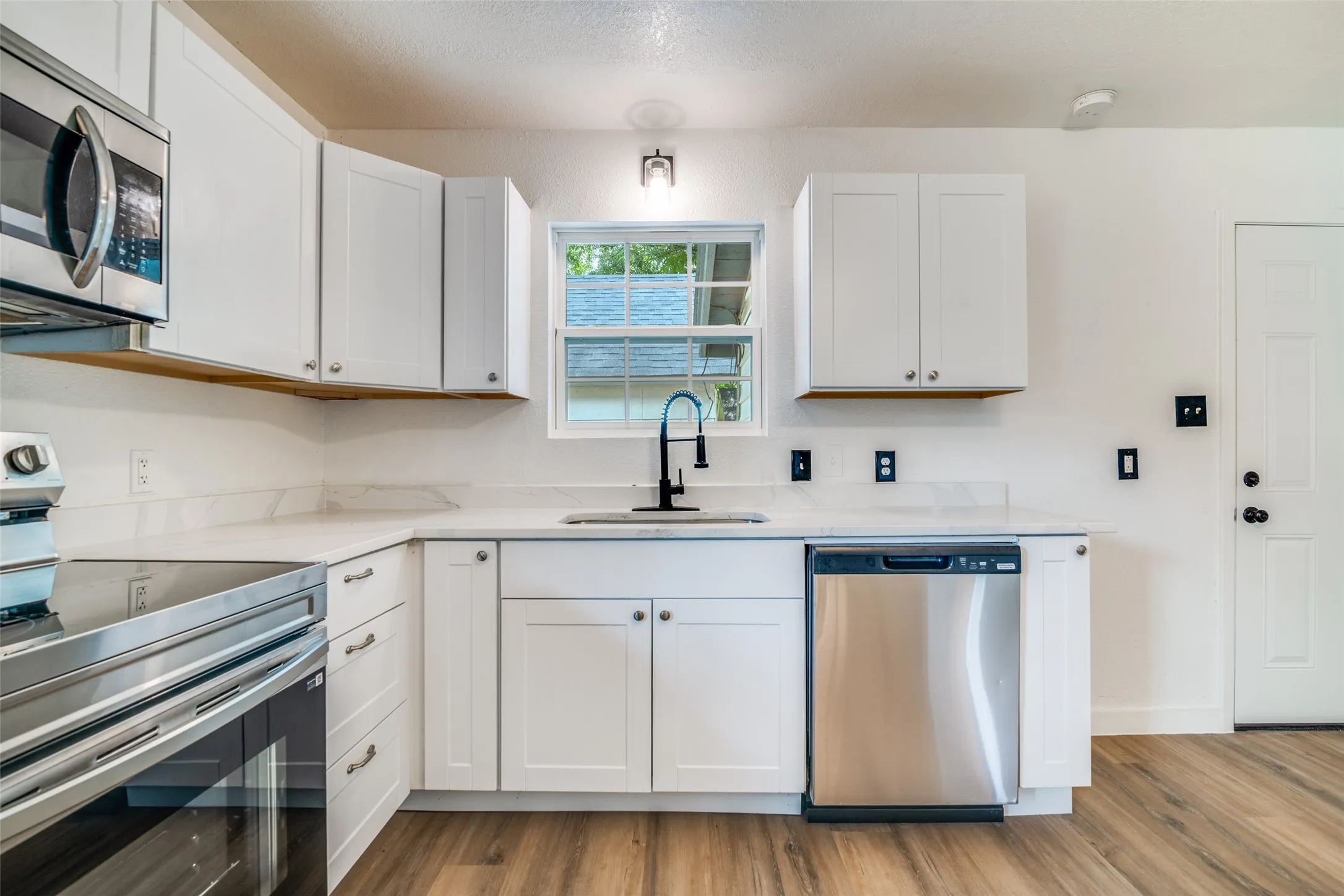 Single Family Residence For Sale in Hunt County , 109 Church Street, Quinlan, Texas 75474, 3 Bedroom, 1 Bathroom, 1 Garage spaces, 1,184 Sqft, built in 1956, Preowned, mls#21159336, Real Estate Agent in Quinlan, Homes For Sale in Hunt county, Homes For Sale in Quinlan, Realtor in Quinlan Texas, Real Estate Brokerage Independent Realty Texas, Luminita Cordes Realtor