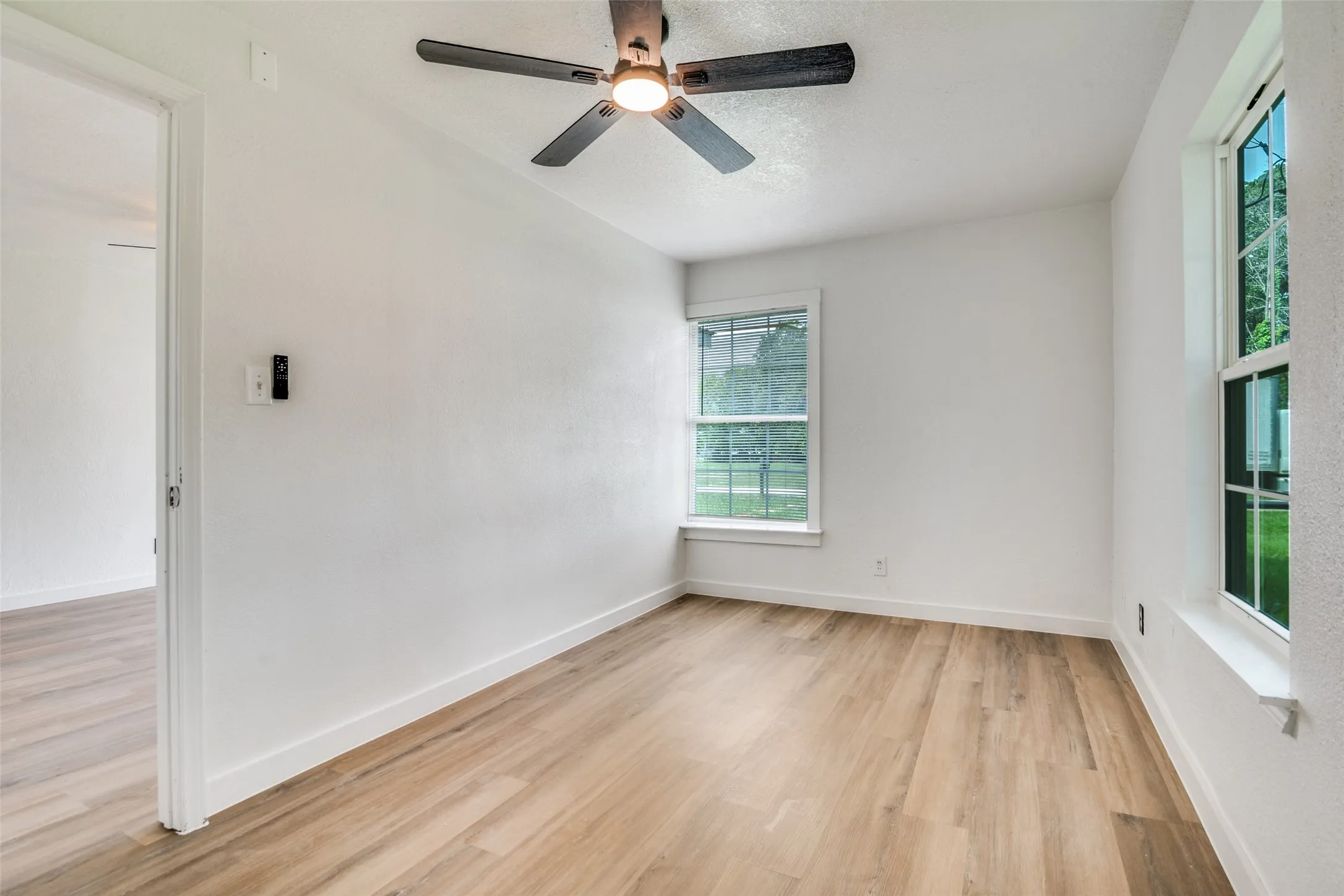 Single Family Residence For Sale in Hunt County , 109 Church Street, Quinlan, Texas 75474, 3 Bedroom, 1 Bathroom, 1 Garage spaces, 1,184 Sqft, built in 1956, Preowned, mls#21159336, Real Estate Agent in Quinlan, Homes For Sale in Hunt county, Homes For Sale in Quinlan, Realtor in Quinlan Texas, Real Estate Brokerage Independent Realty Texas, Luminita Cordes Realtor
