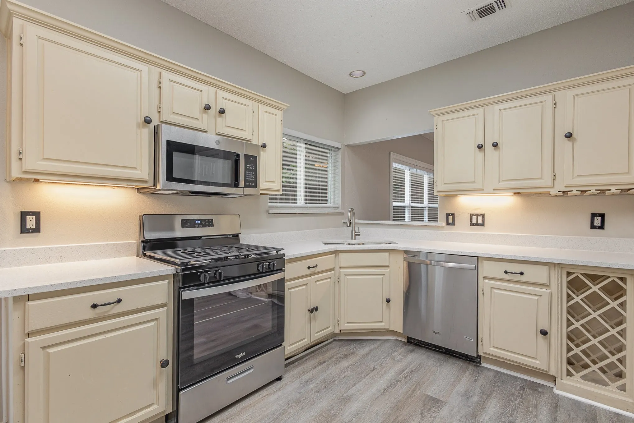 Single Family Residence For Sale in Collin County , 4316 N Capistrano Drive, Dallas, Texas 75287, 3 Bedroom, 3 Bathroom, 2 Garage spaces, 2,087 Sqft, built in 1988, Preowned, mls#21159319, Real Estate Agent in Dallas, Homes For Sale in Collin county, Homes For Sale in Dallas, Realtor in Dallas Texas, Real Estate Brokerage Independent Realty Texas, Luminita Cordes Realtor