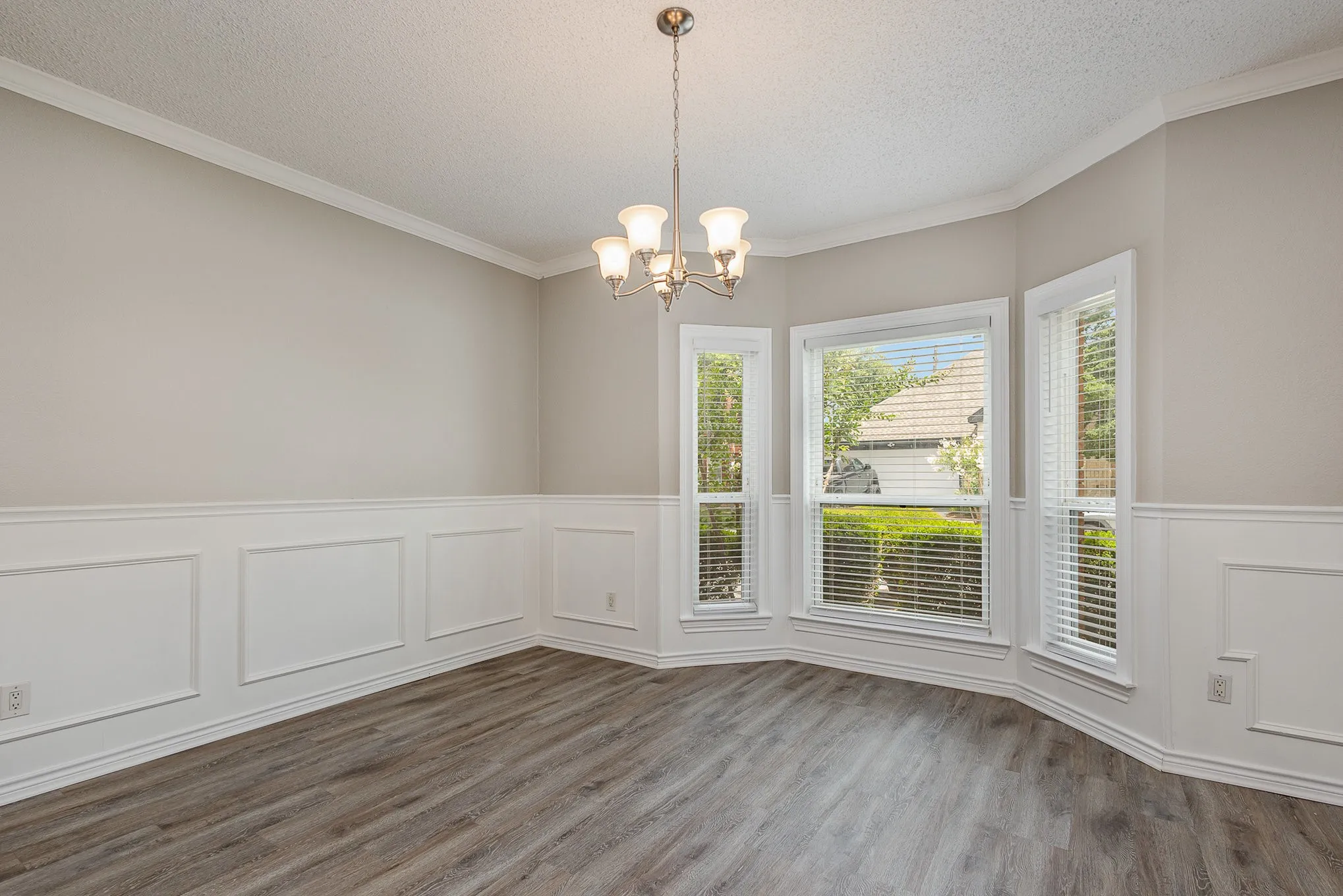 Single Family Residence For Sale in Collin County , 4316 N Capistrano Drive, Dallas, Texas 75287, 3 Bedroom, 3 Bathroom, 2 Garage spaces, 2,087 Sqft, built in 1988, Preowned, mls#21159319, Real Estate Agent in Dallas, Homes For Sale in Collin county, Homes For Sale in Dallas, Realtor in Dallas Texas, Real Estate Brokerage Independent Realty Texas, Luminita Cordes Realtor