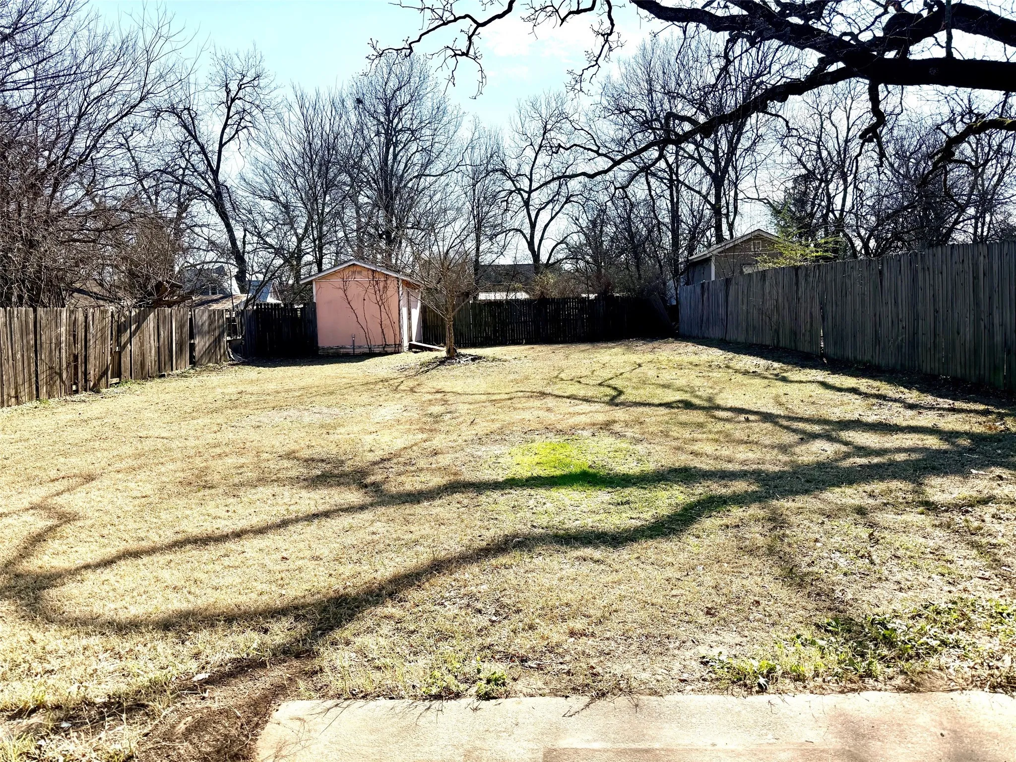Single Family Residence For Sale in Lamar County , 1954 E Booth Street, Paris, Texas 75460, 3 Bedroom, 1 Bathroom, Garage spaces, 1,450 Sqft, built in 1965, Preowned, mls#21158169, Real Estate Agent in Paris, Homes For Sale in Lamar county, Homes For Sale in Paris, Realtor in Paris Texas, Real Estate Brokerage Independent Realty Texas, Luminita Cordes Realtor