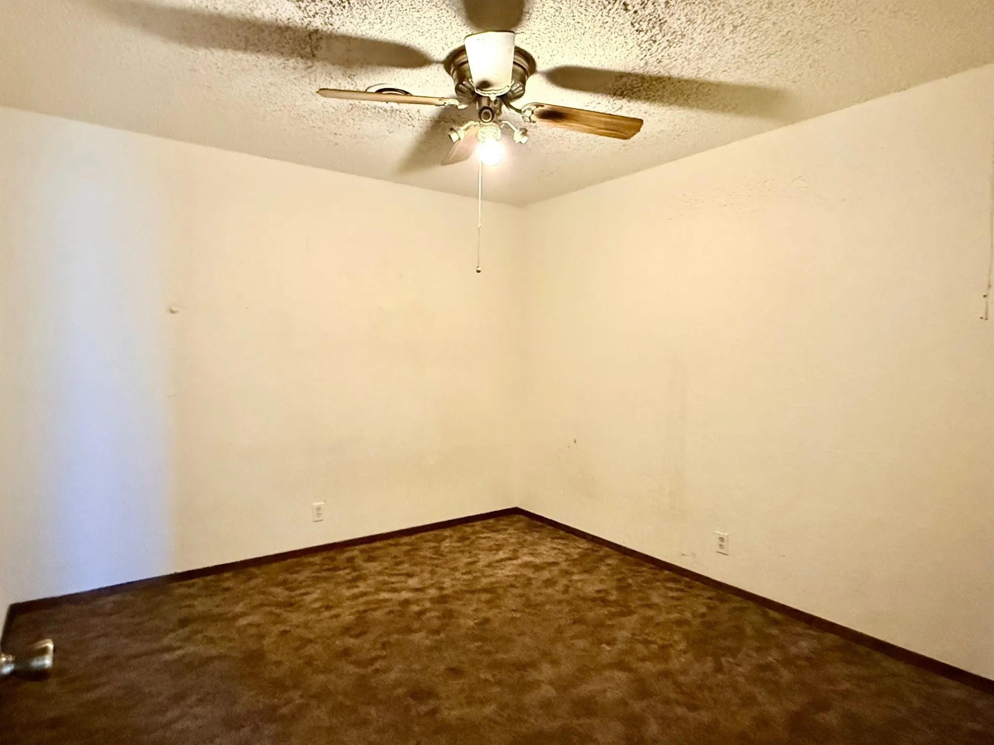 Single Family Residence For Sale in Lamar County , 1954 E Booth Street, Paris, Texas 75460, 3 Bedroom, 1 Bathroom, Garage spaces, 1,450 Sqft, built in 1965, Preowned, mls#21158169, Real Estate Agent in Paris, Homes For Sale in Lamar county, Homes For Sale in Paris, Realtor in Paris Texas, Real Estate Brokerage Independent Realty Texas, Luminita Cordes Realtor