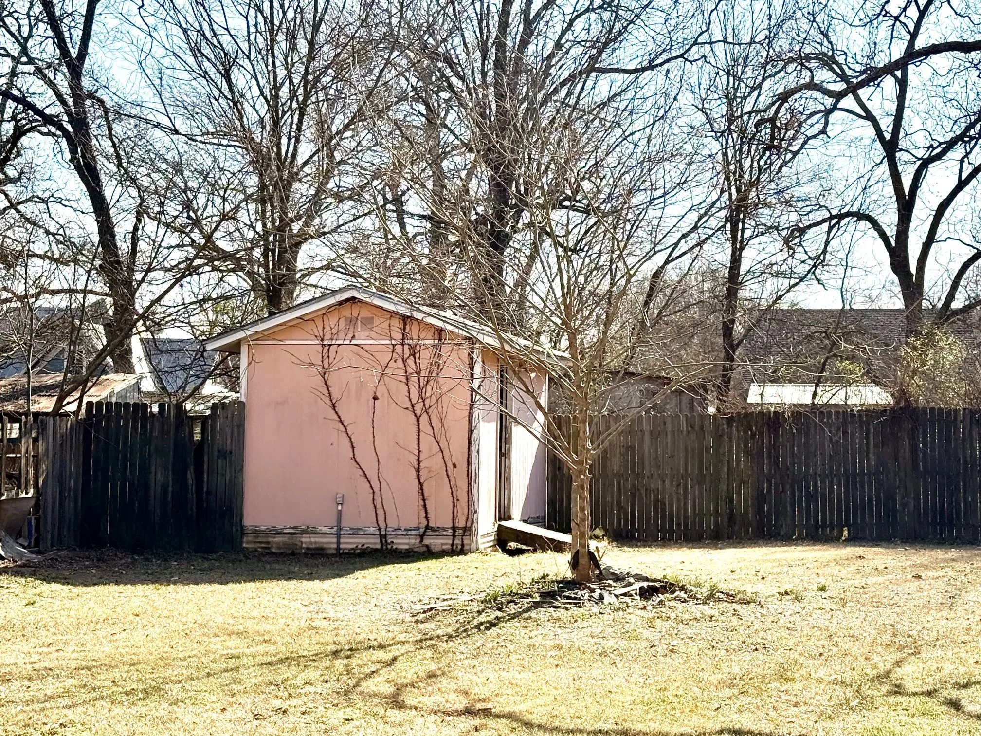 Single Family Residence For Sale in Lamar County , 1954 E Booth Street, Paris, Texas 75460, 3 Bedroom, 1 Bathroom, Garage spaces, 1,450 Sqft, built in 1965, Preowned, mls#21158169, Real Estate Agent in Paris, Homes For Sale in Lamar county, Homes For Sale in Paris, Realtor in Paris Texas, Real Estate Brokerage Independent Realty Texas, Luminita Cordes Realtor