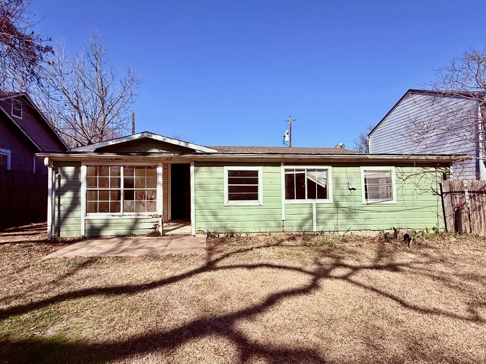 Single Family Residence For Sale in Lamar County , 1954 E Booth Street, Paris, Texas 75460, 3 Bedroom, 1 Bathroom, Garage spaces, 1,450 Sqft, built in 1965, Preowned, mls#21158169, Real Estate Agent in Paris, Homes For Sale in Lamar county, Homes For Sale in Paris, Realtor in Paris Texas, Real Estate Brokerage Independent Realty Texas, Luminita Cordes Realtor