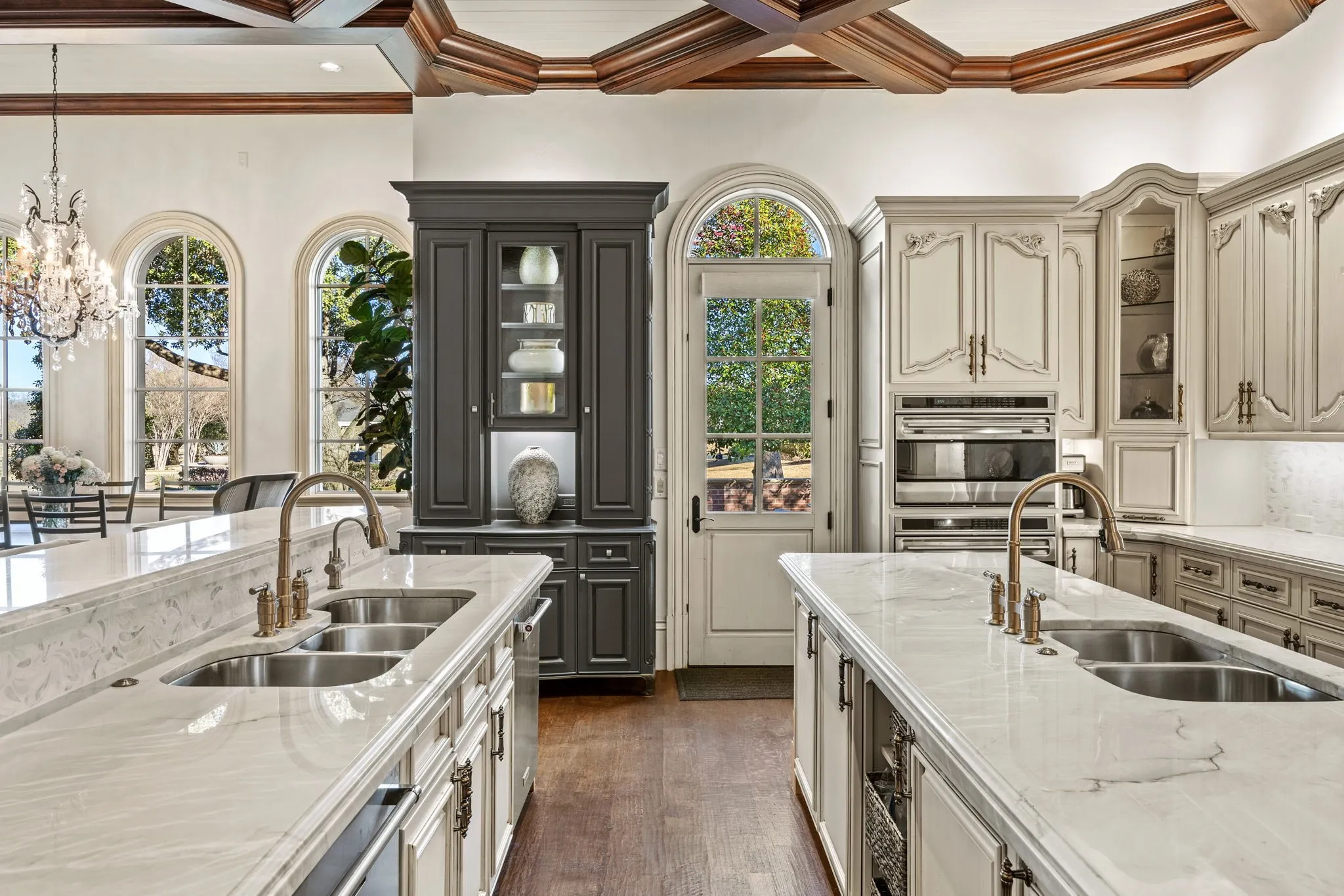 Single Family Residence For Sale in Tarrant County , 702 S White Chapel Boulevard, Southlake, Texas 76092, 6 Bedrooms, 10 Bathrooms, 4 Garage spaces, 14,510 Sqft, built in 2011, Preowned, Price $7,900,000, mls#21149912, Real Estate Agent in Southlake, Homes For Sale in Tarrant county, Homes For Sale in Southlake, Realtor in Southlake Texas, Real Estate Brokerage Independent Realty Texas, Luminita Cordes Realtor