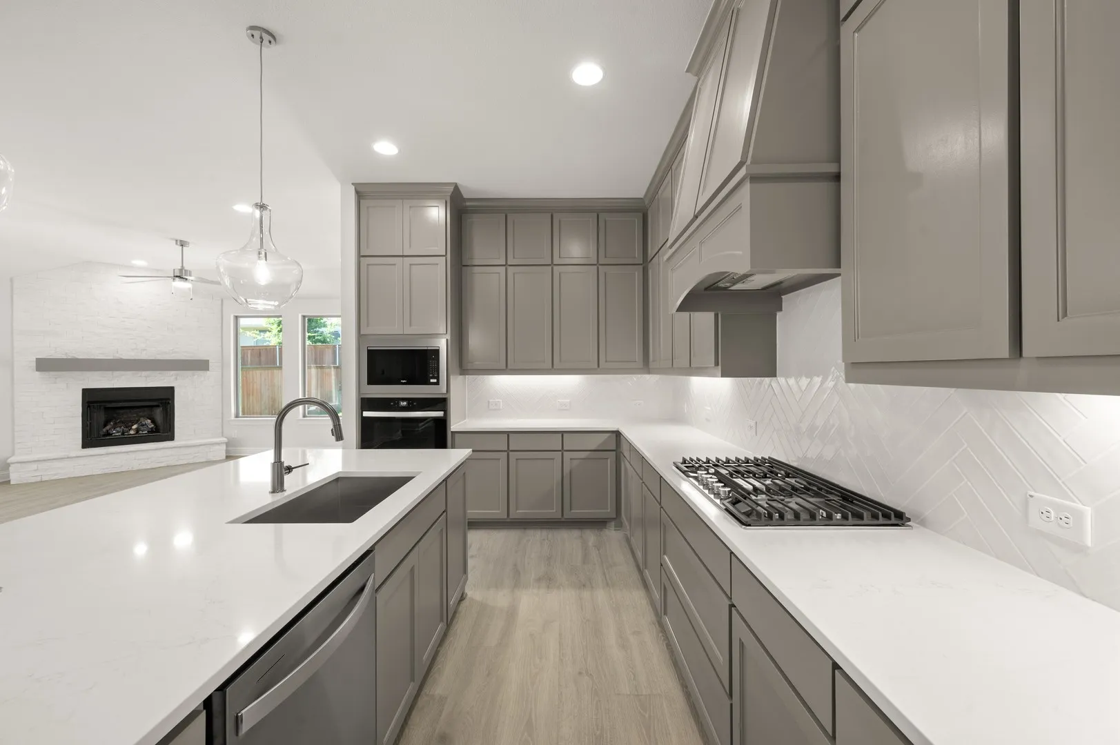 1409 Ripple Glass- Kitchen-4