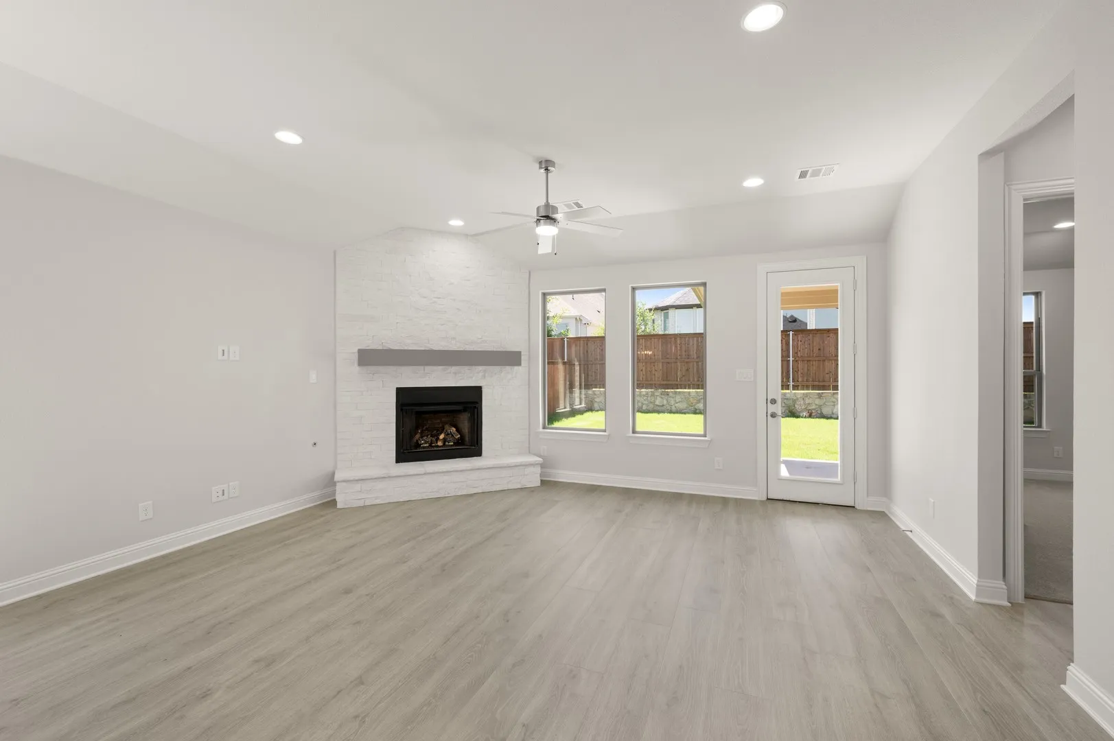 1409 Ripple Glass- Living Room-1