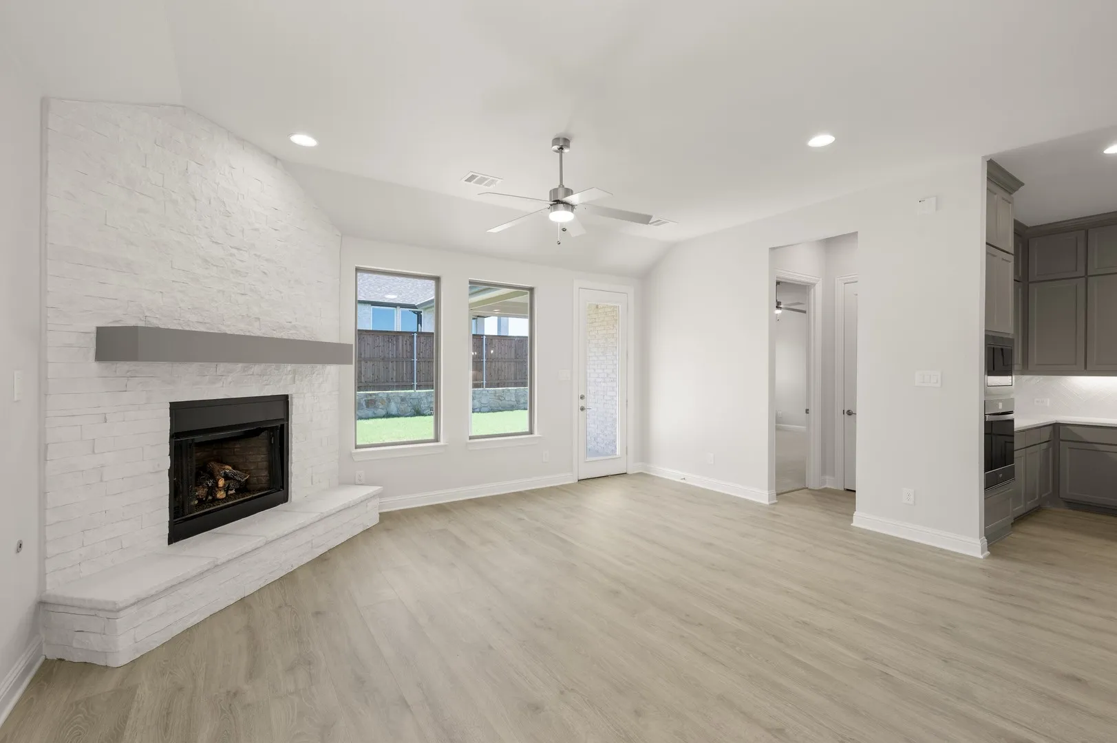 1409 Ripple Glass- Living Room-2