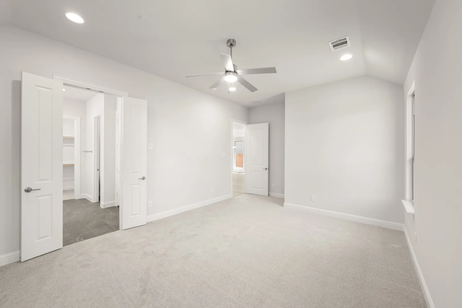 1409 Ripple Glass- Primary Suite-2